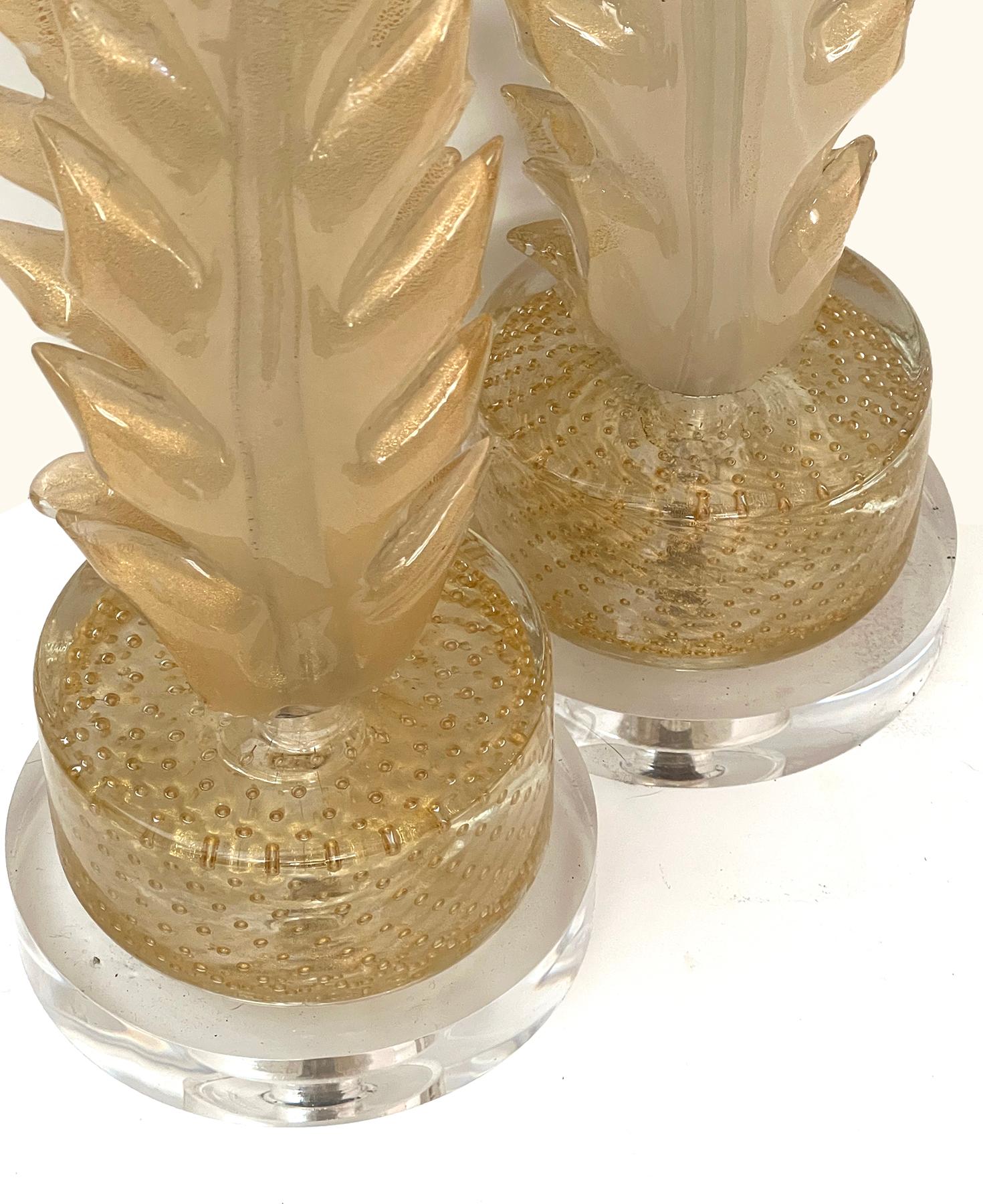 Italian Pair Barovier & Toso Murano 1950s Gold Aventurine Leaf-form Lamps For Sale