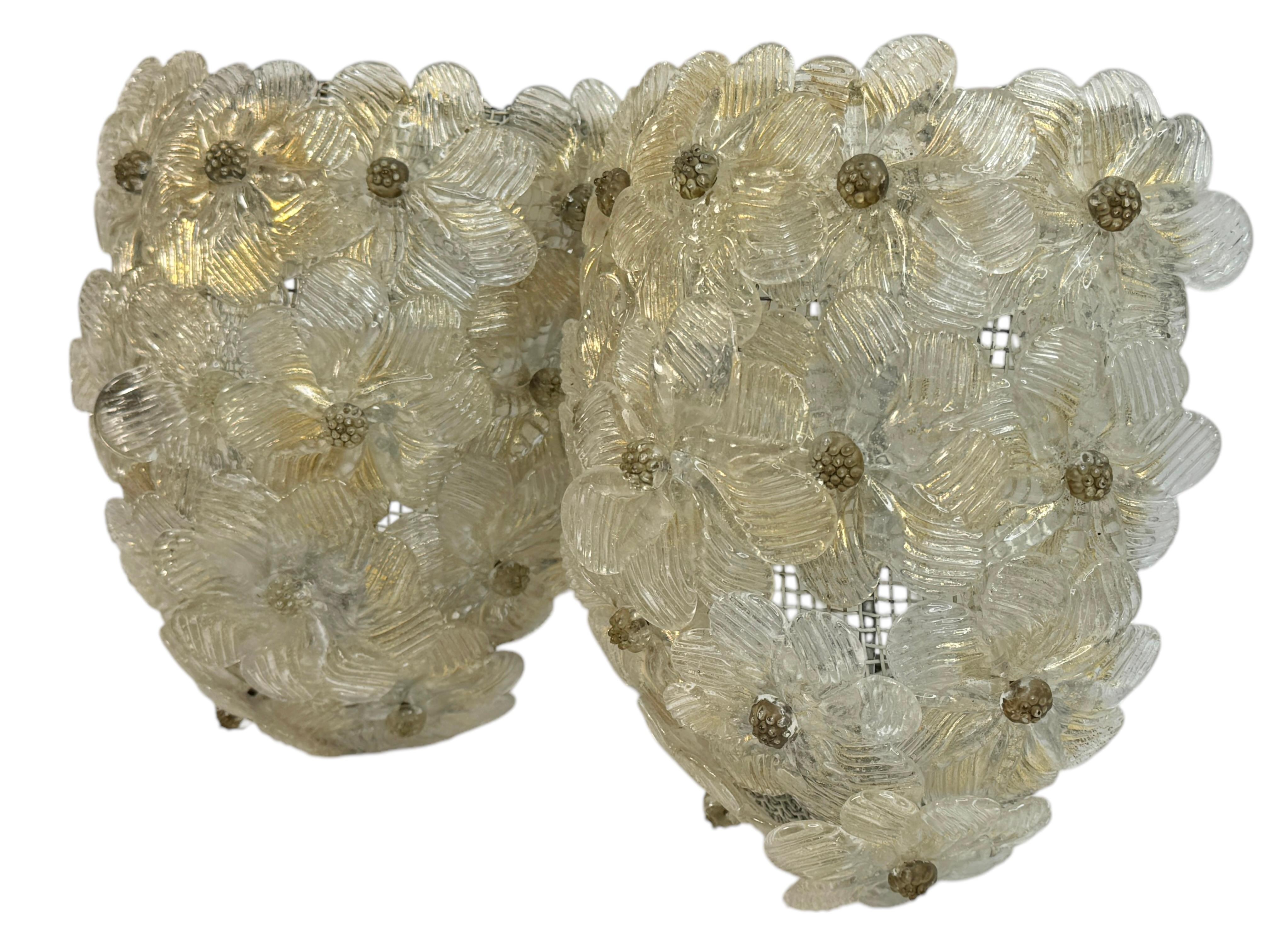 Moderne Paire d'appliques Barovier&Toso Verre de Murano or et panier de fleurs de glace, années 1950