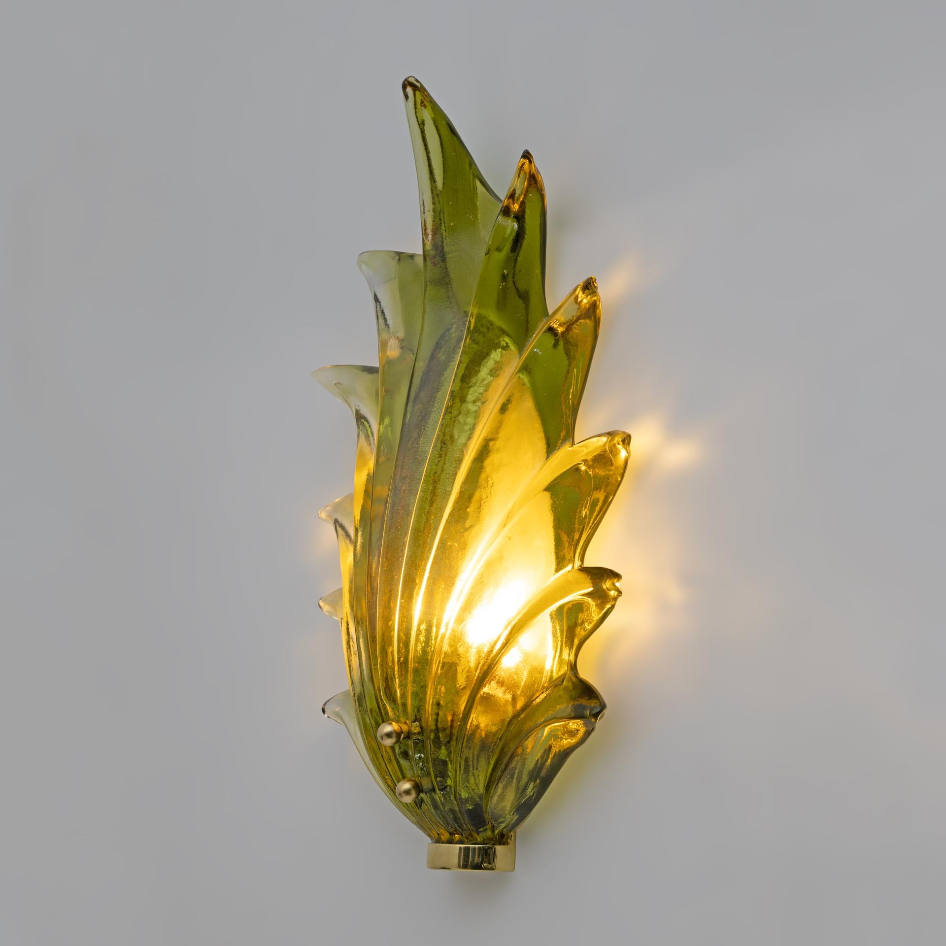 Late 20th Century Pair Barovier & Toso Style Modern Italian Murano Glass Leaf Sconces, 1980s For Sale