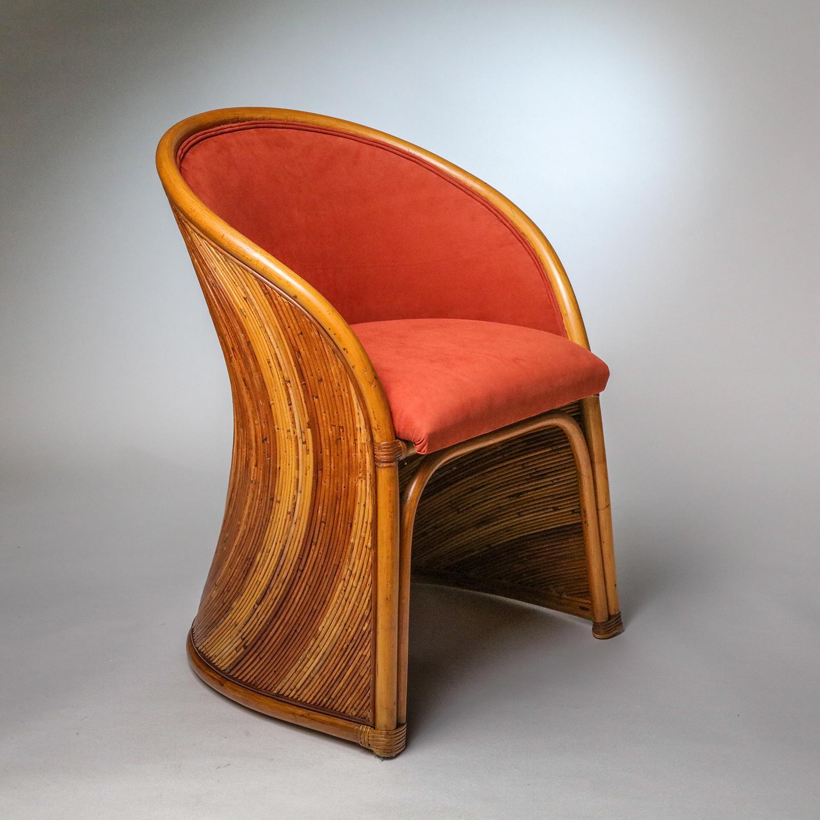 Daim Paire de chaises barriques en vente