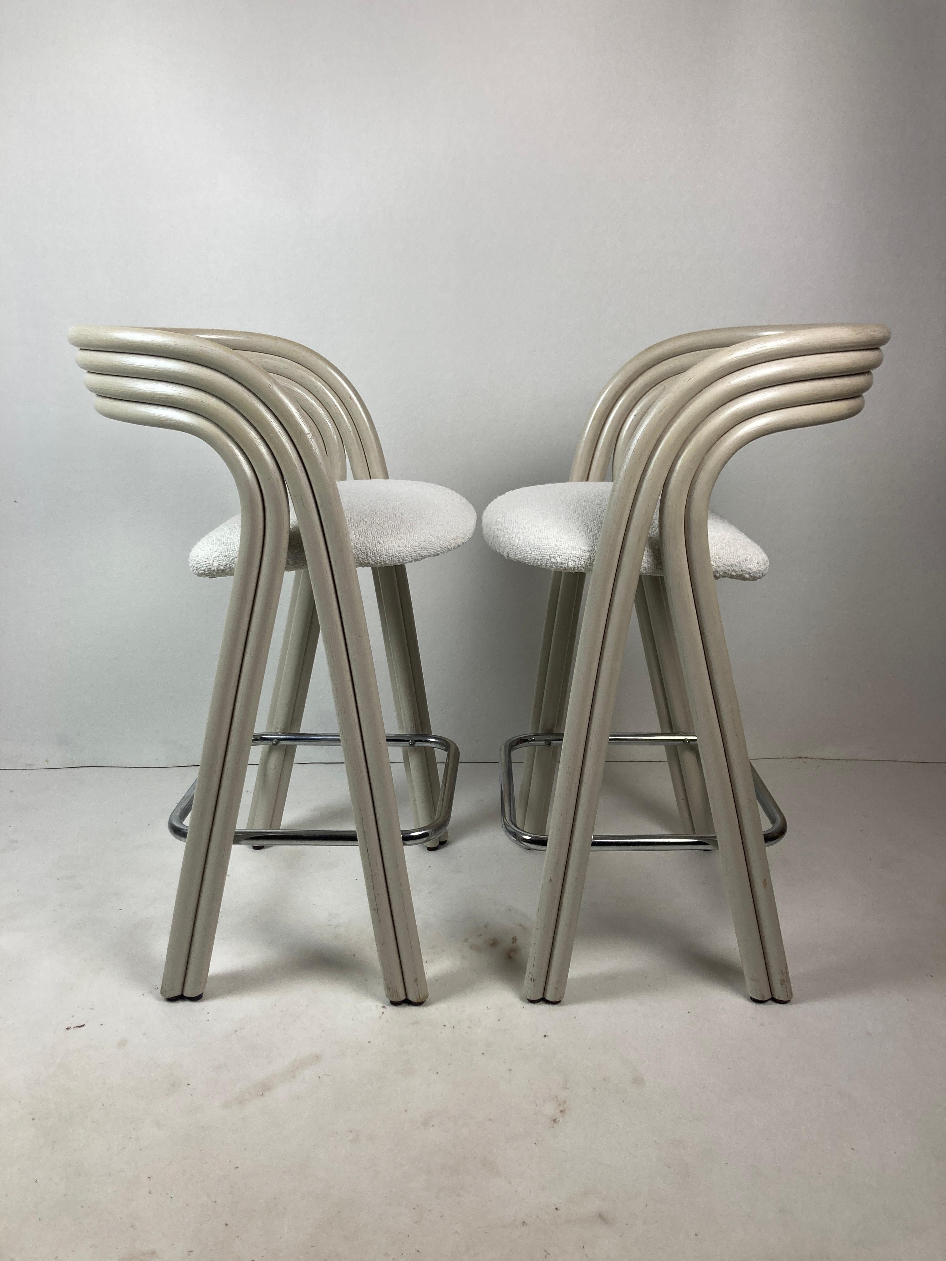 Rare set of two high barstools by belgian designer axel van enthoven ( 1947 ) for rohe noordewolde dutch, 19080s. The base consists of four beams of cane that make the entire back and legs. The stools have been reupholstered in a white bouclé but