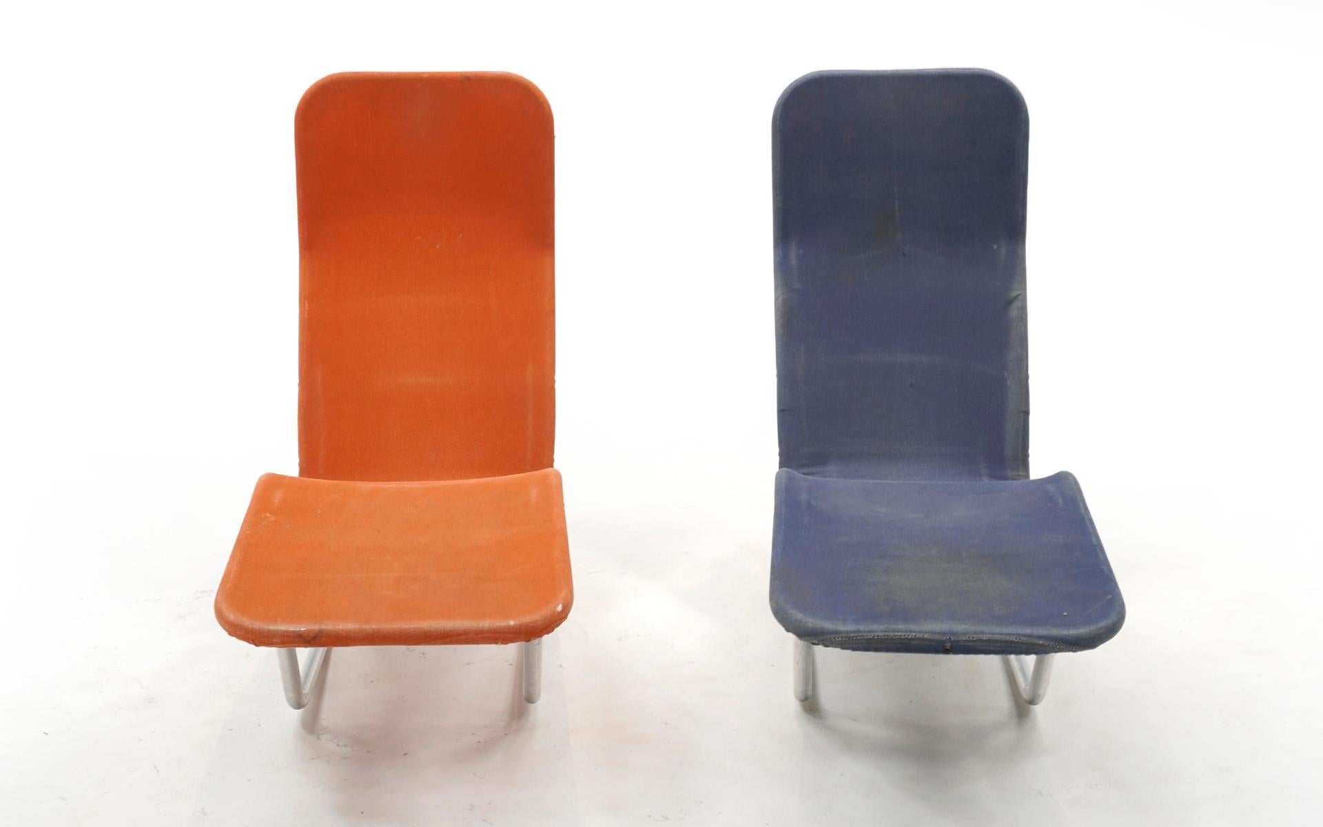 Paar Barwa-Liegestühle in Blau und Orange, für den Außenbereich oder den Innenbereich, signiert (Aluminium)