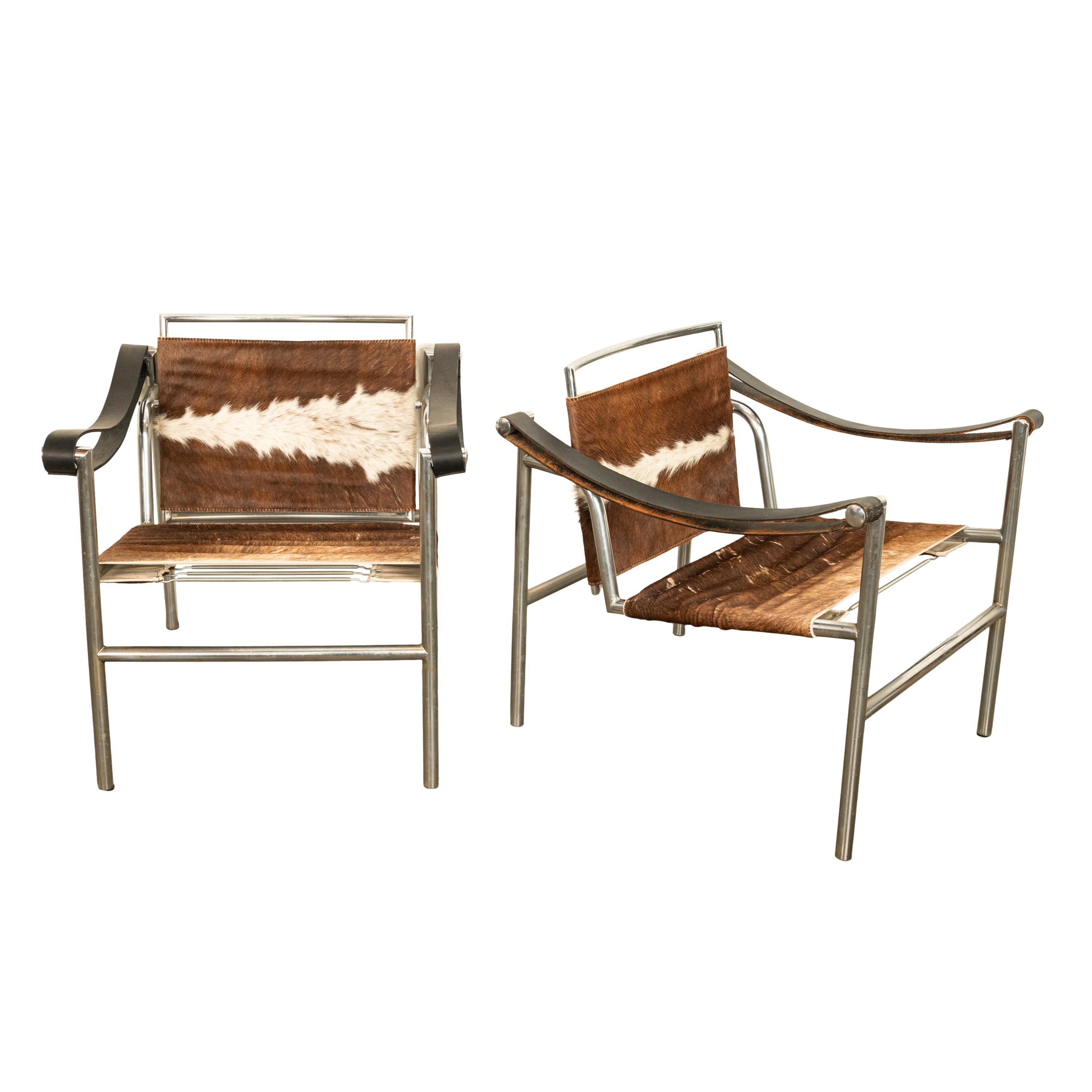 Paar Bauhaus Basculant LC1 Sling Sessel Le Corbusier Kuhfell Cassina 1960er Jahre im Angebot 3
