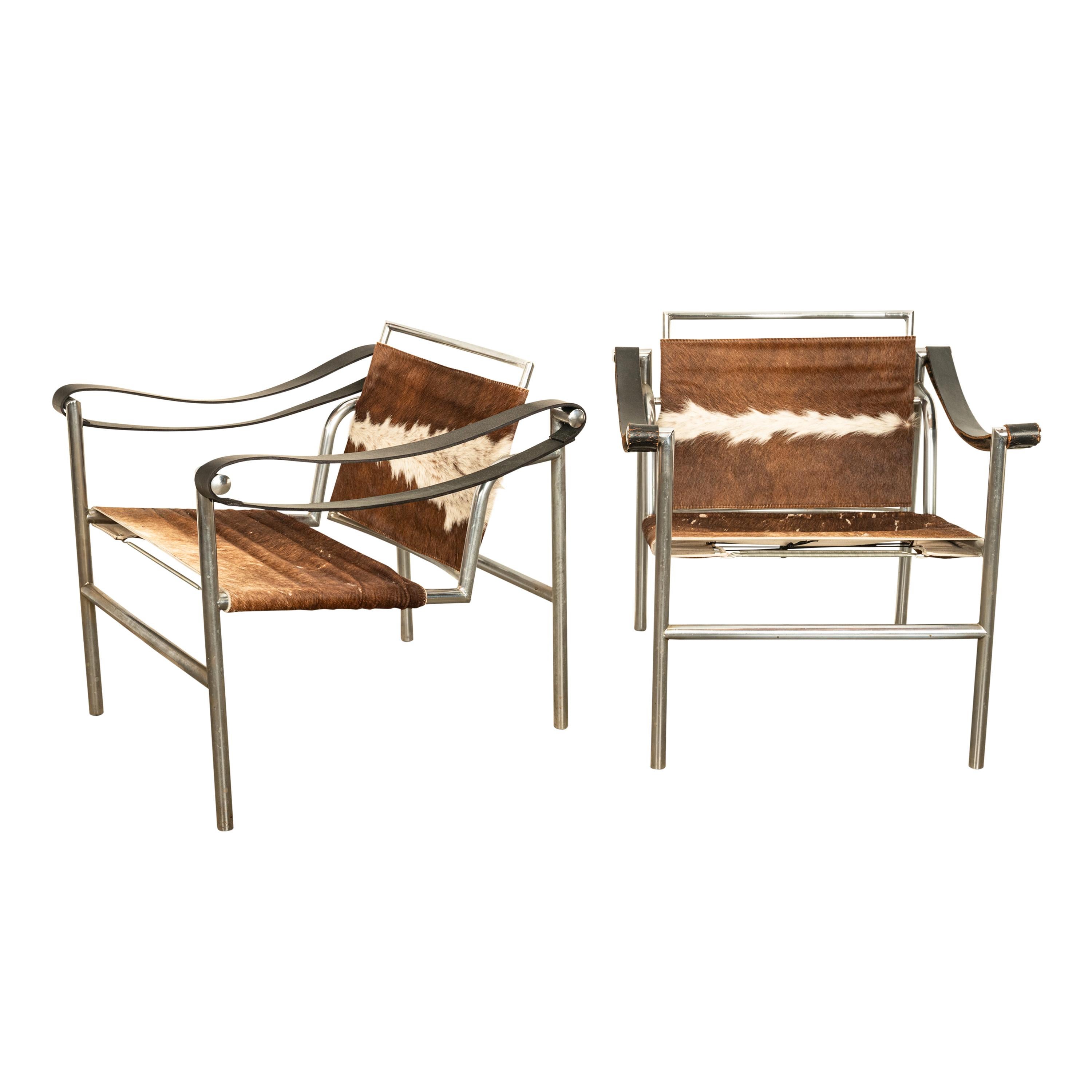 Paar Bauhaus Basculant LC1 Sling Sessel Le Corbusier Kuhfell Cassina 1960er Jahre im Angebot 4