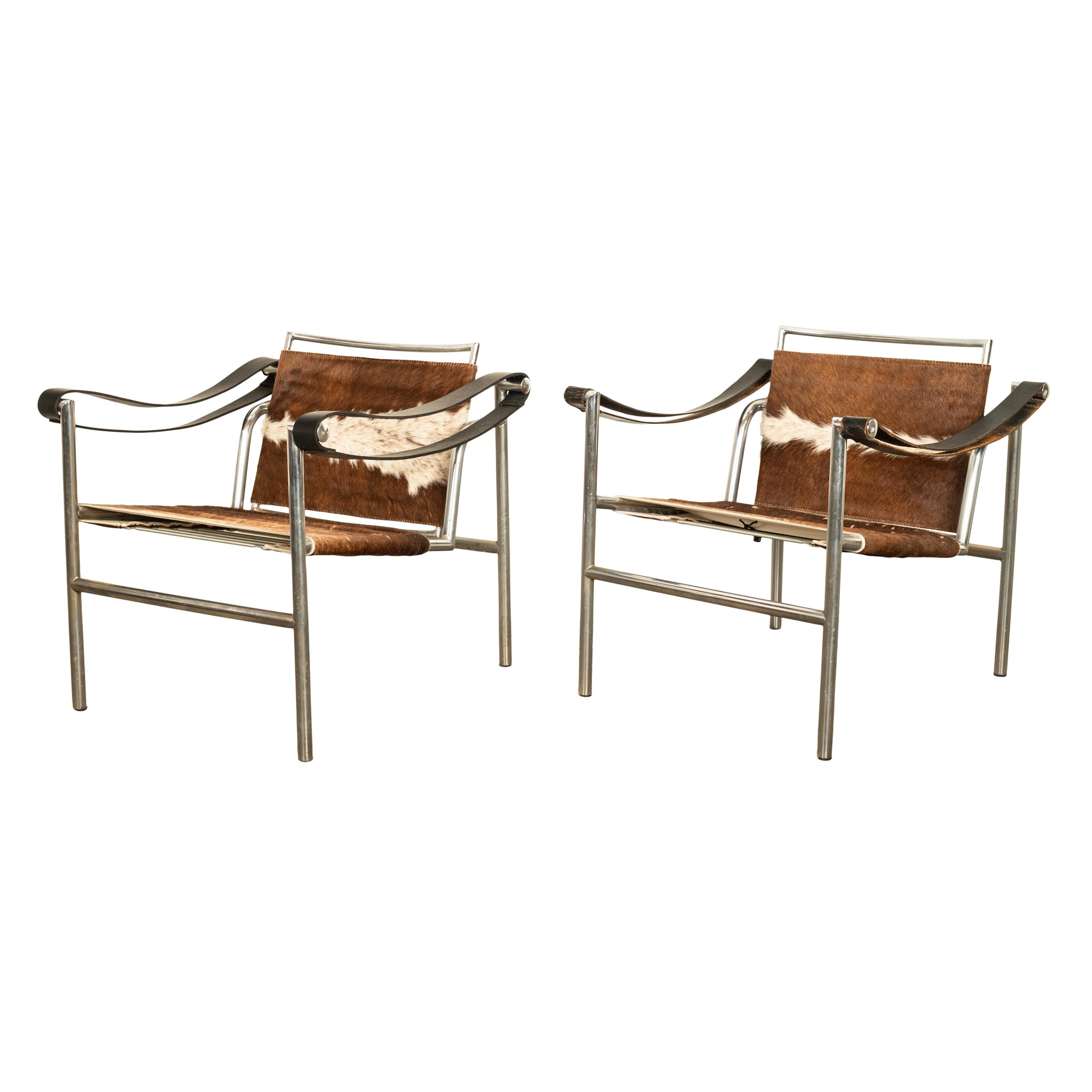 Paar Bauhaus Basculant LC1 Sling Sessel Le Corbusier Kuhfell Cassina 1960er Jahre im Angebot 5