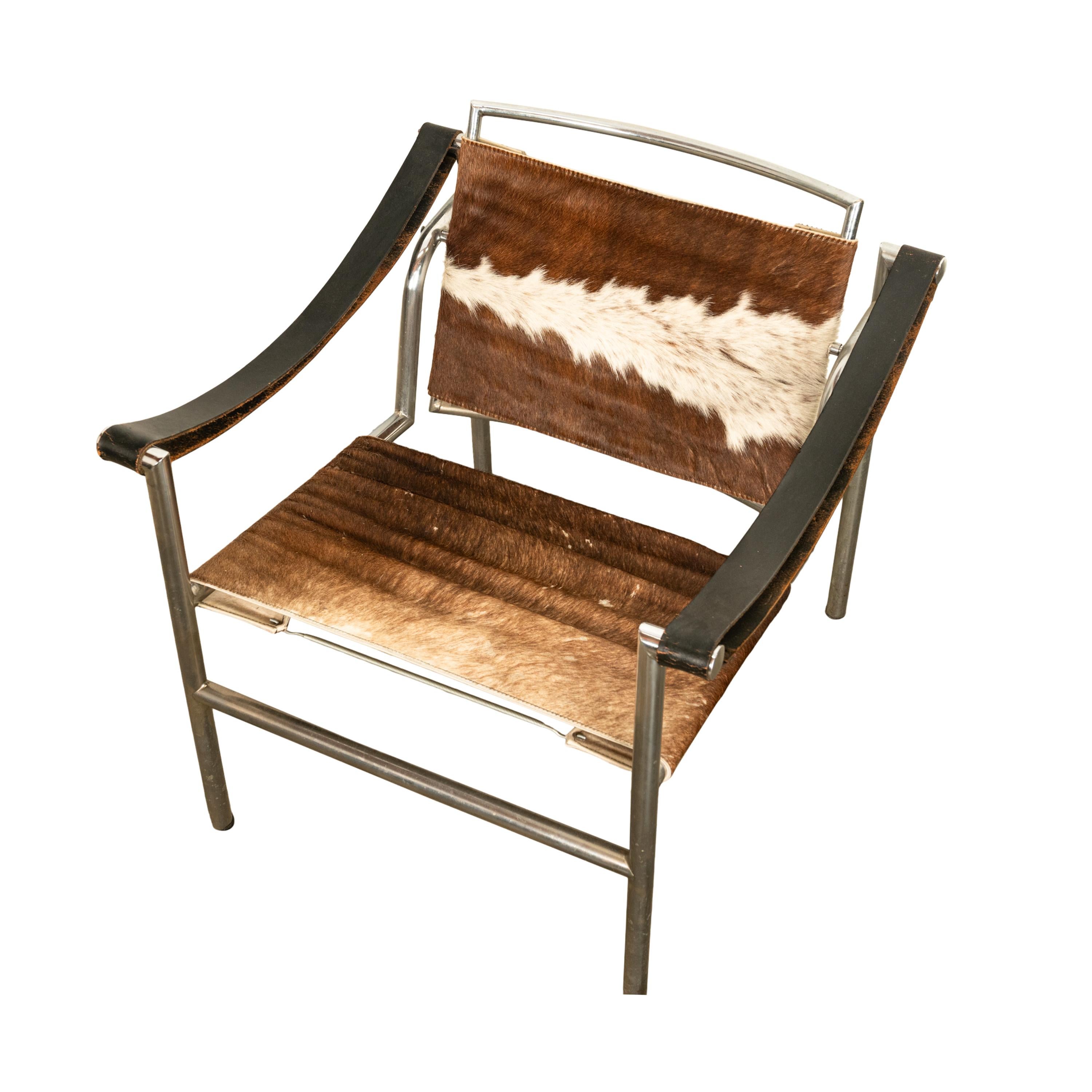 Paar Bauhaus Basculant LC1 Sling Sessel Le Corbusier Kuhfell Cassina 1960er Jahre im Angebot 7