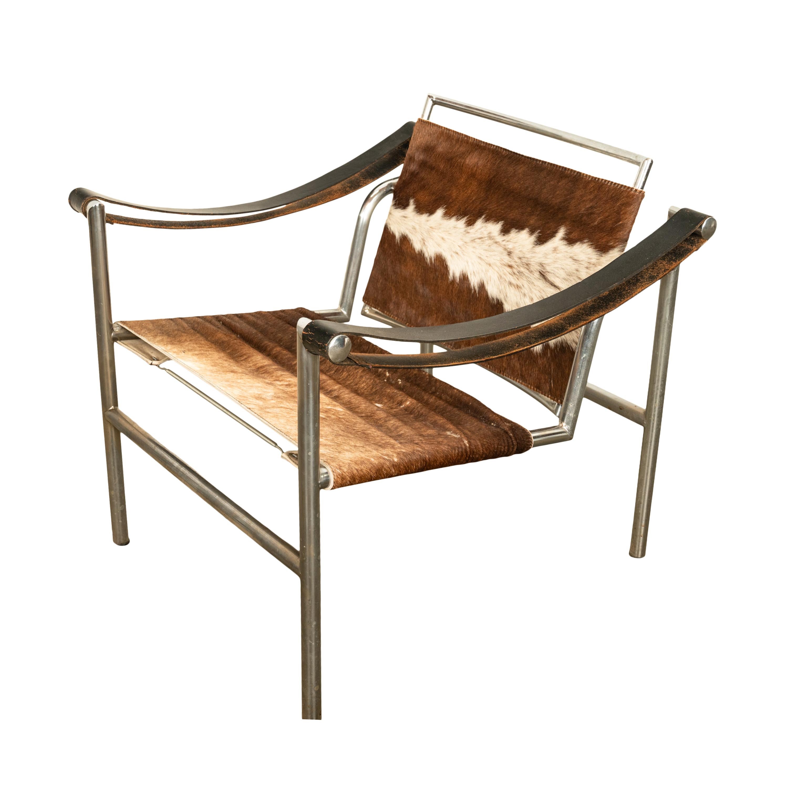 Paar Bauhaus Basculant LC1 Sling Sessel Le Corbusier Kuhfell Cassina 1960er Jahre im Angebot 9