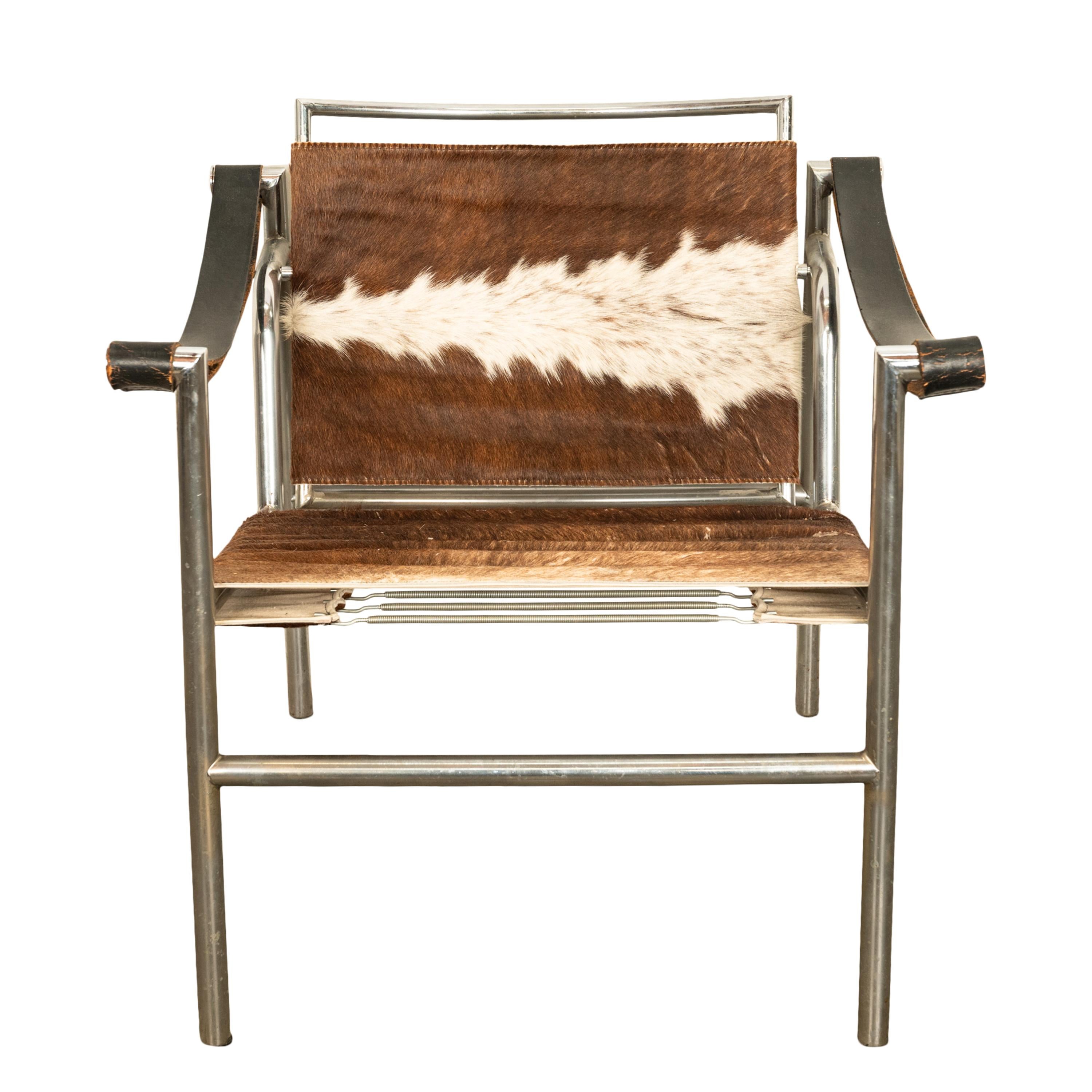 Paar Bauhaus Basculant LC1 Sling Sessel Le Corbusier Kuhfell Cassina 1960er Jahre im Angebot 10