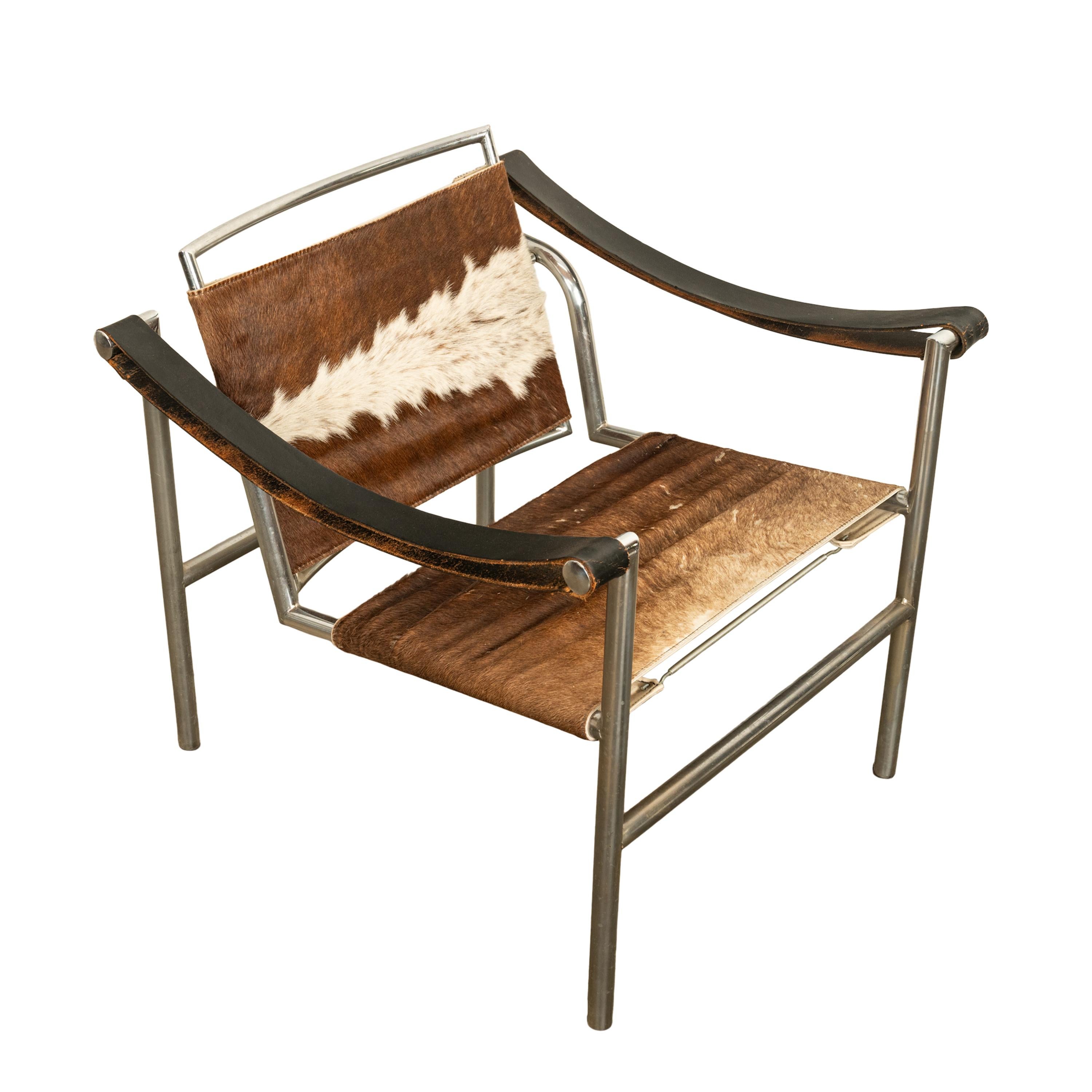 Paar Bauhaus Basculant LC1 Sling Sessel Le Corbusier Kuhfell Cassina 1960er Jahre im Angebot 11