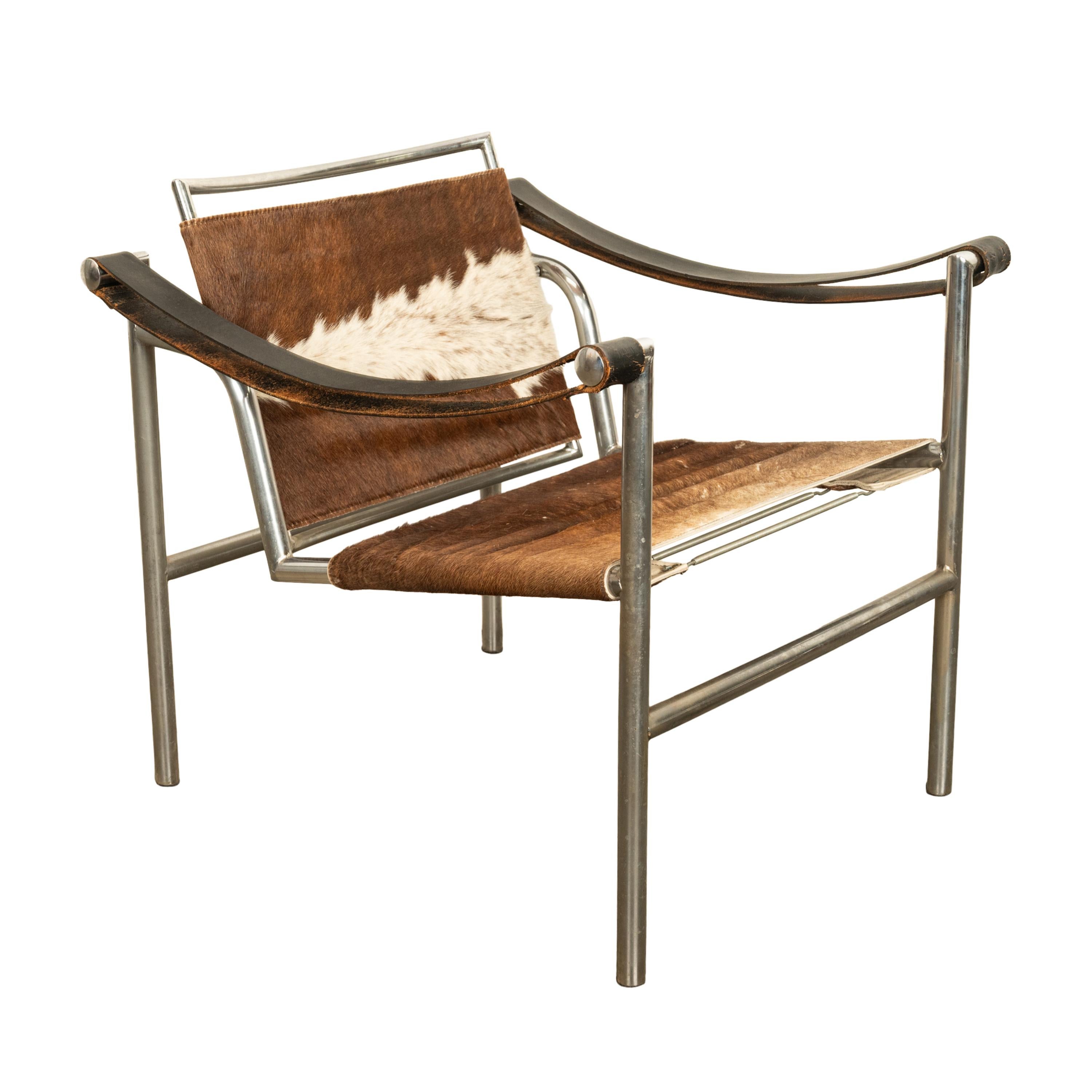 Paar Bauhaus Basculant LC1 Sling Sessel Le Corbusier Kuhfell Cassina 1960er Jahre im Angebot 12