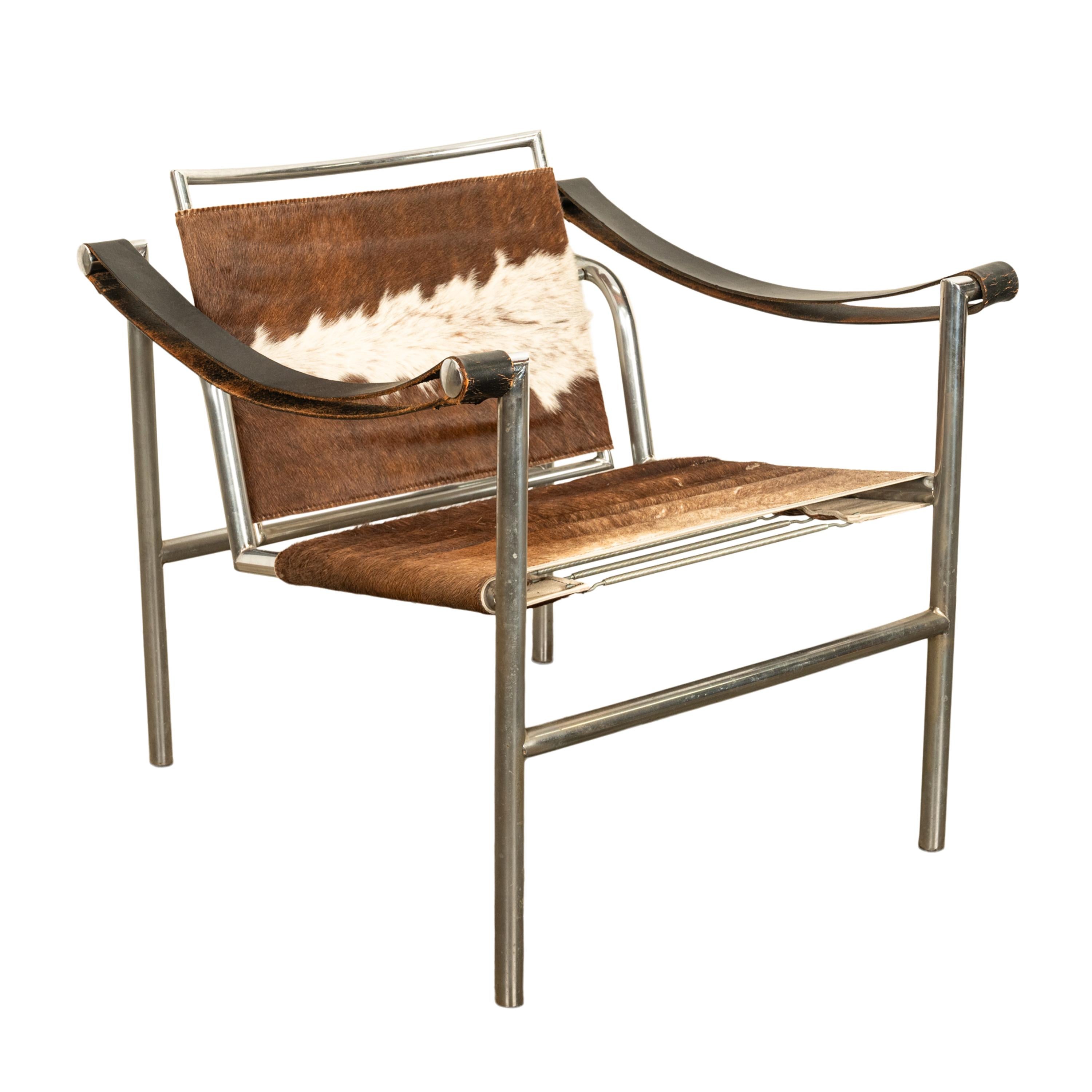 Paar Bauhaus Basculant LC1 Sling Sessel Le Corbusier Kuhfell Cassina 1960er Jahre im Angebot 13