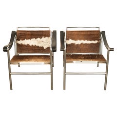 Paire de fauteuils Bauhaus Basculant LC1 Le Corbusier cuir de vache Cassina des années 1960