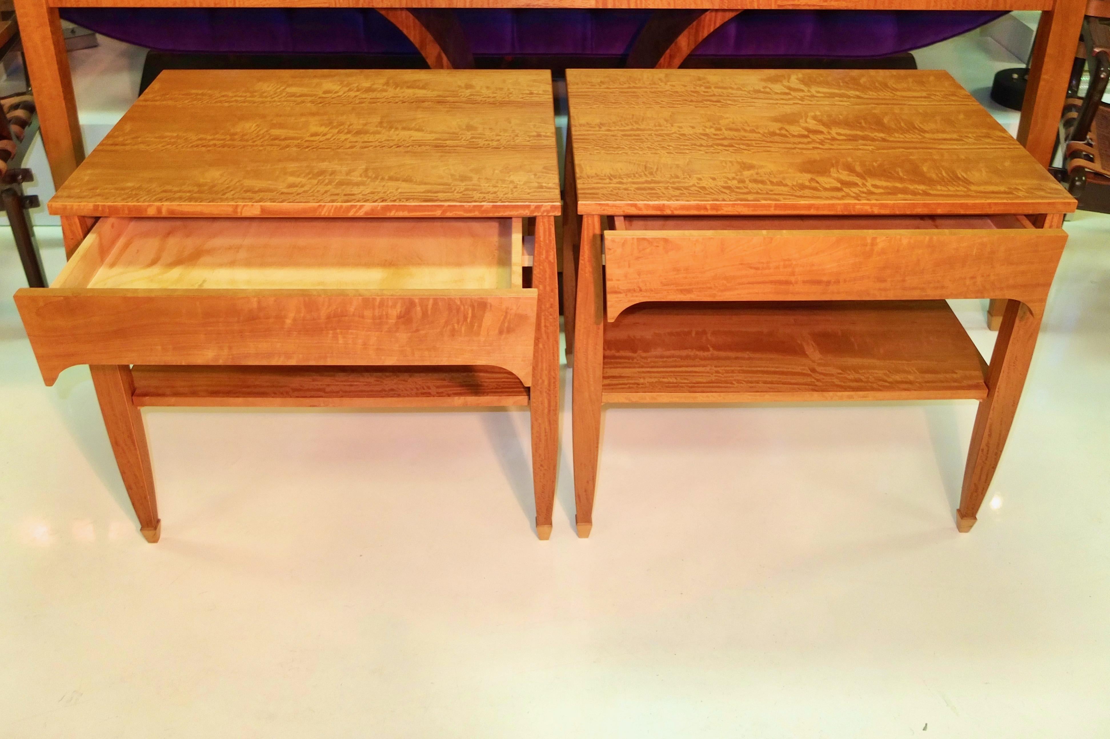 Pair Studio Craft Satinwood Single Drawer Side Tables by Gregg Lipton In Good Condition For Sale In Hanover, MA