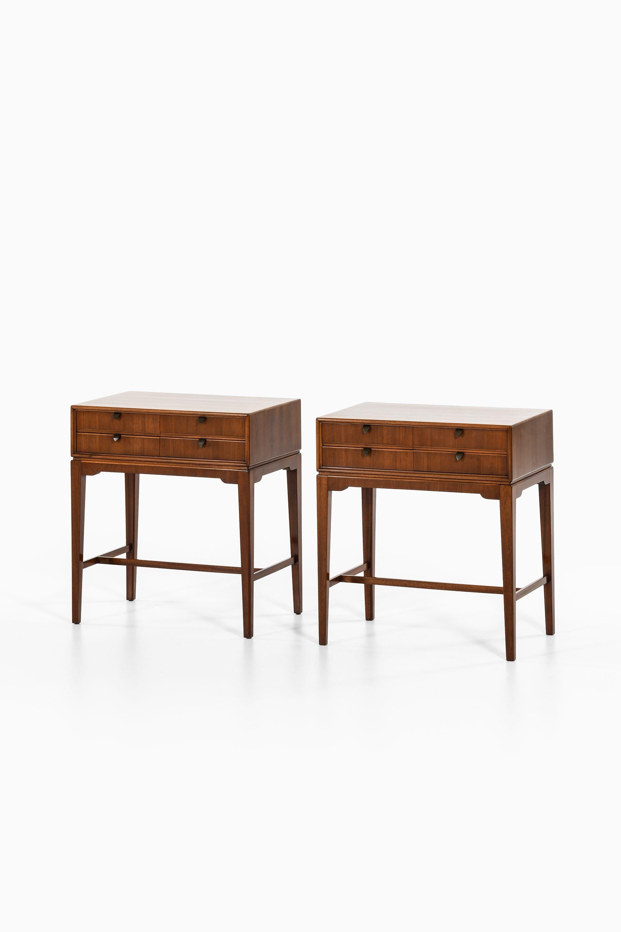 Mid-Century moderno Coppia di comodini in mogano, anni '30 in vendita