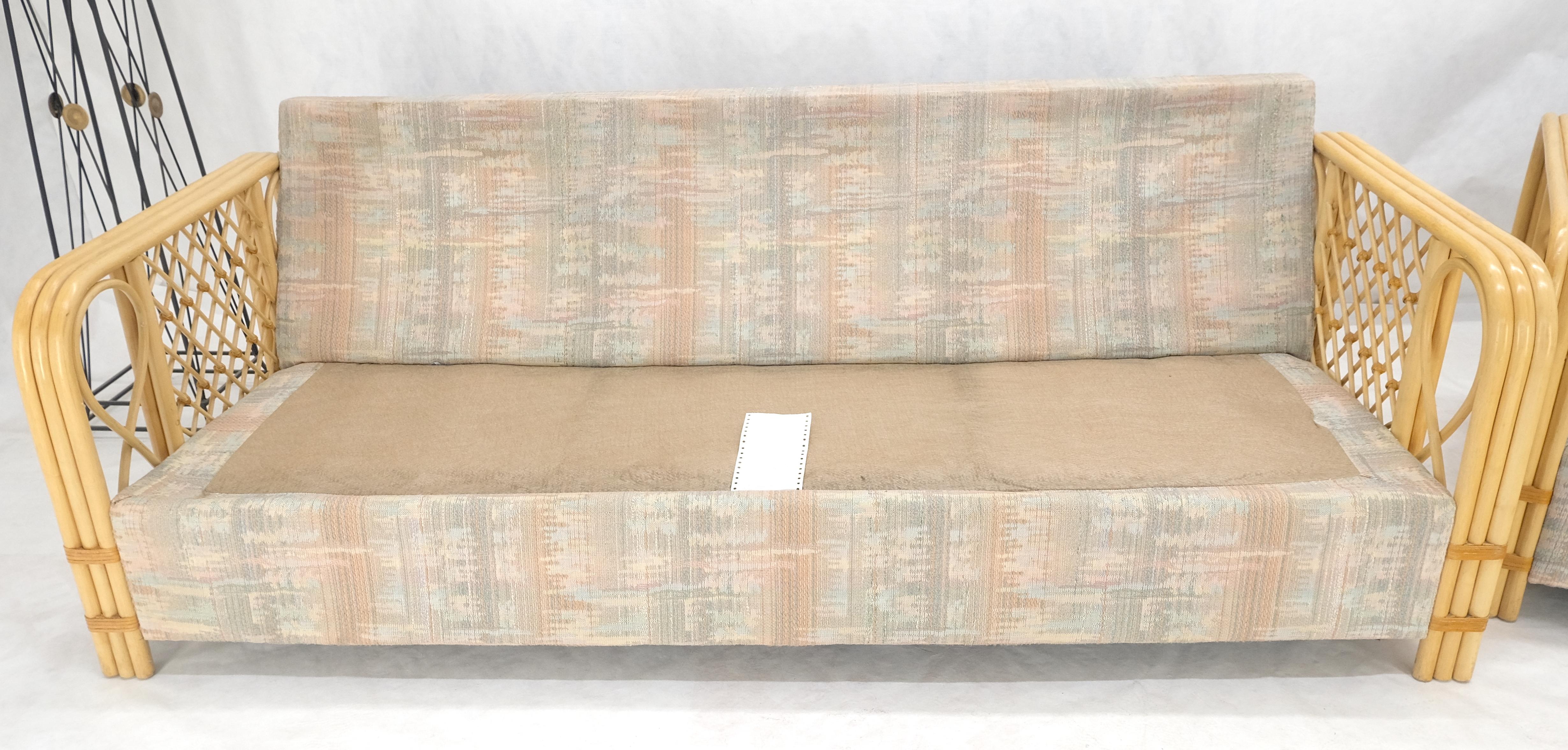 Paar gebogene Bambusrahmen Leinen wie Polsterung Mid Century Modern Sofa Loveseat im Angebot 3