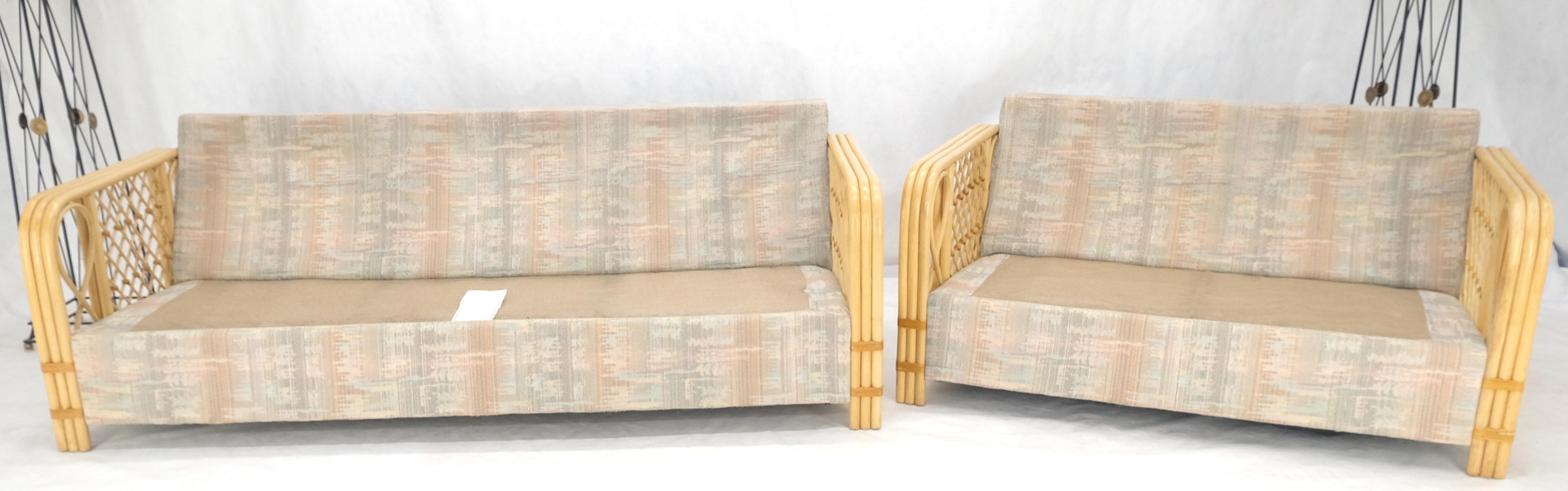 Paar gebogene Bambusrahmen Leinen wie Polsterung Mid Century Modern Sofa Loveseat im Angebot 2