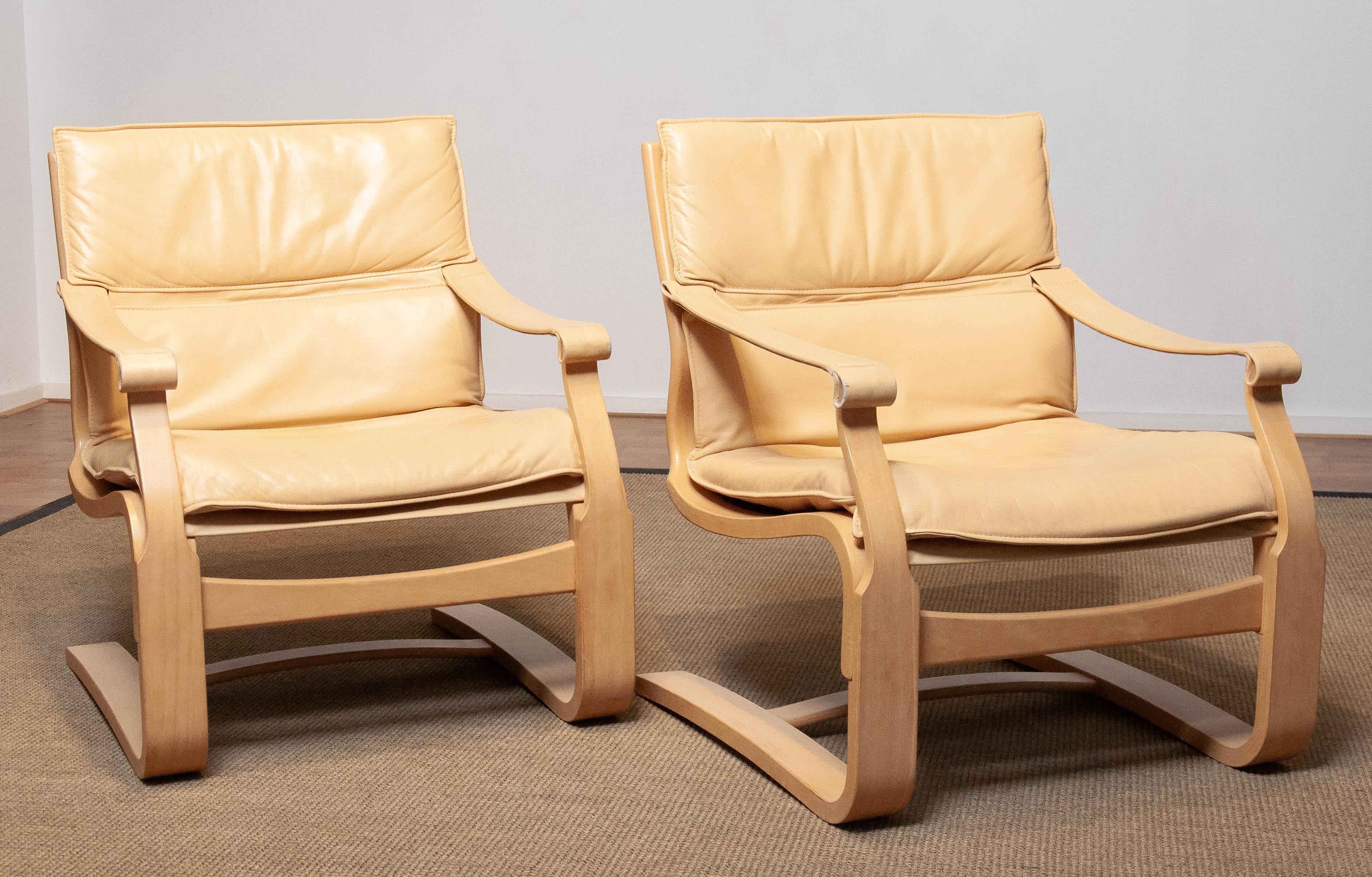 Pair Bentwood with Beige / Creme Leather Lounge Chairs by Ake Fribytter for Nelo For Sale 3