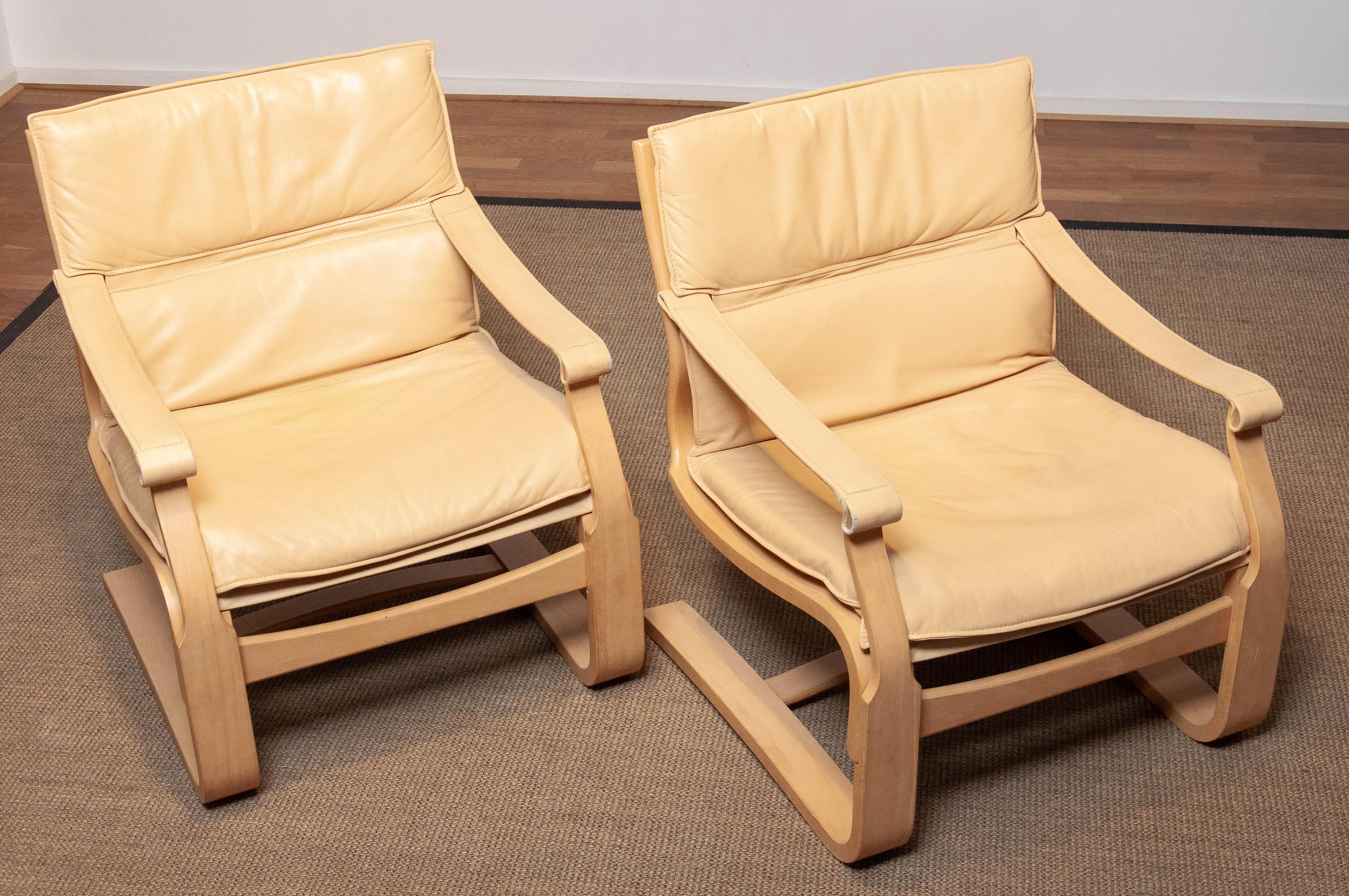 Pair Bentwood with Beige / Creme Leather Lounge Chairs by Ake Fribytter for Nelo For Sale 4