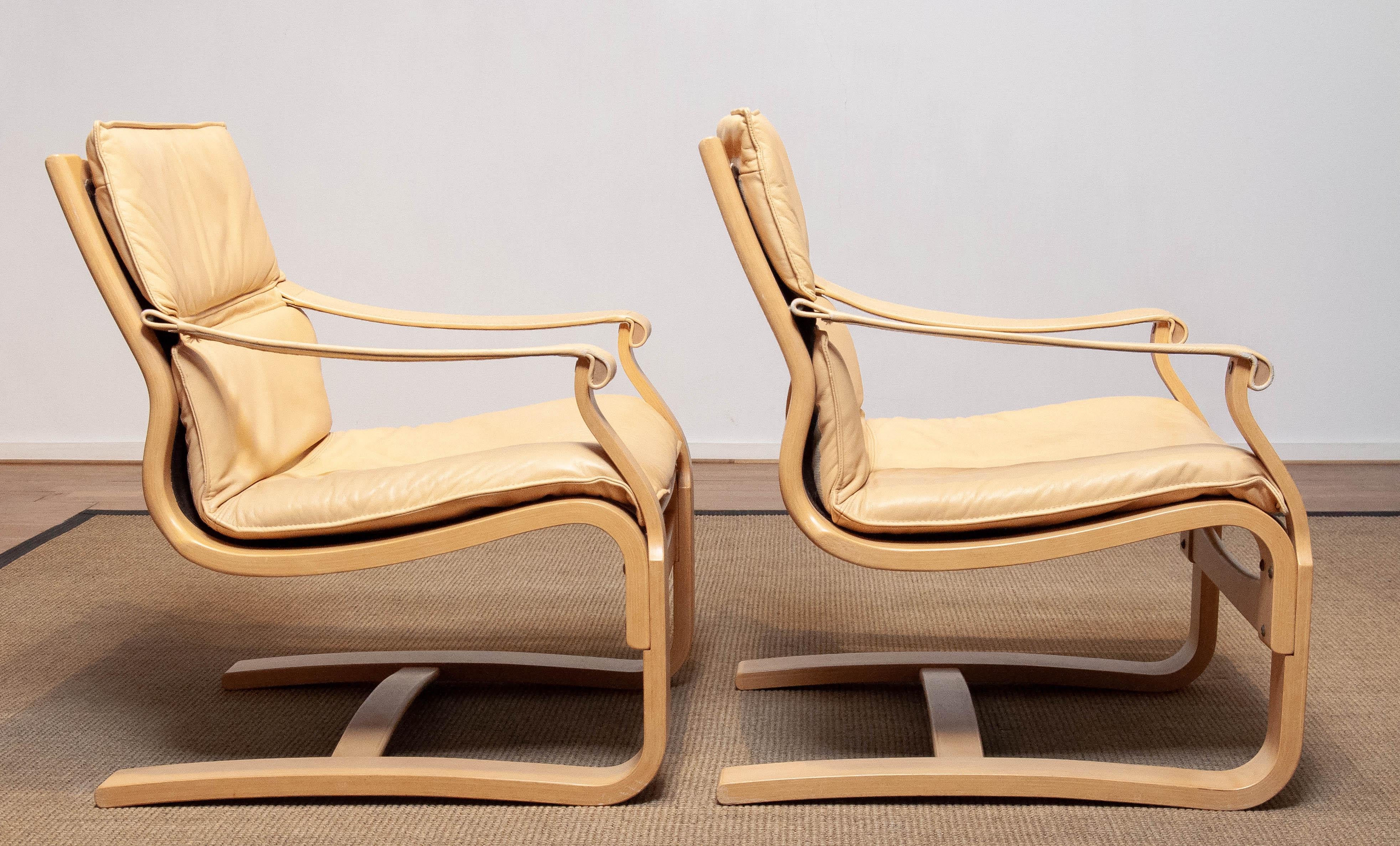 Pair Bentwood with Beige / Creme Leather Lounge Chairs by Ake Fribytter for Nelo For Sale 2