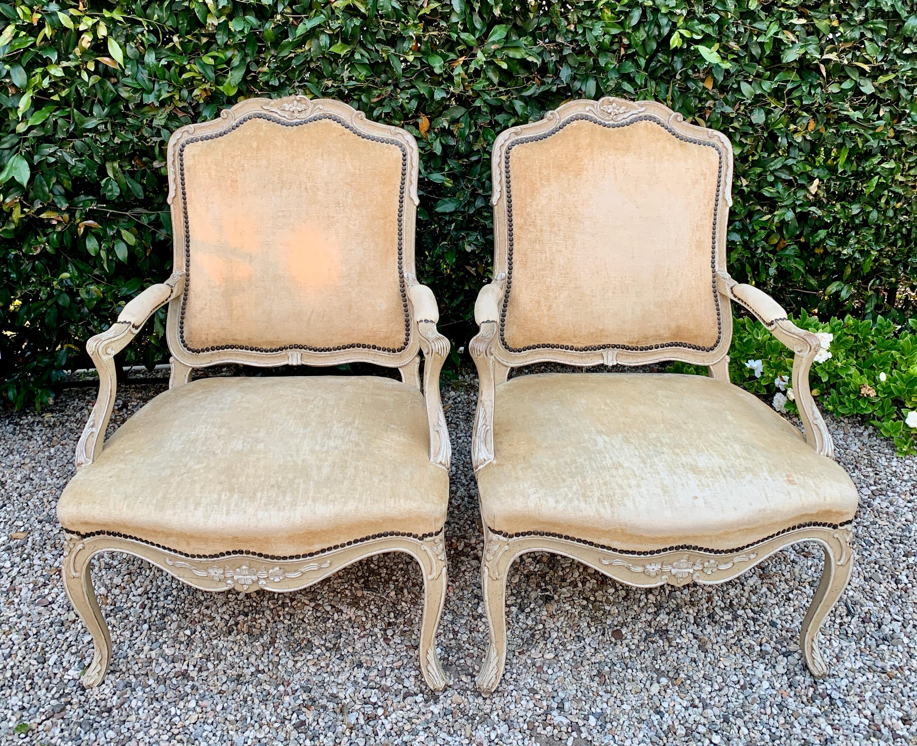 Velvet Pair of Bergere Fauteuil Chairs in the Style of Louis XV For Sale