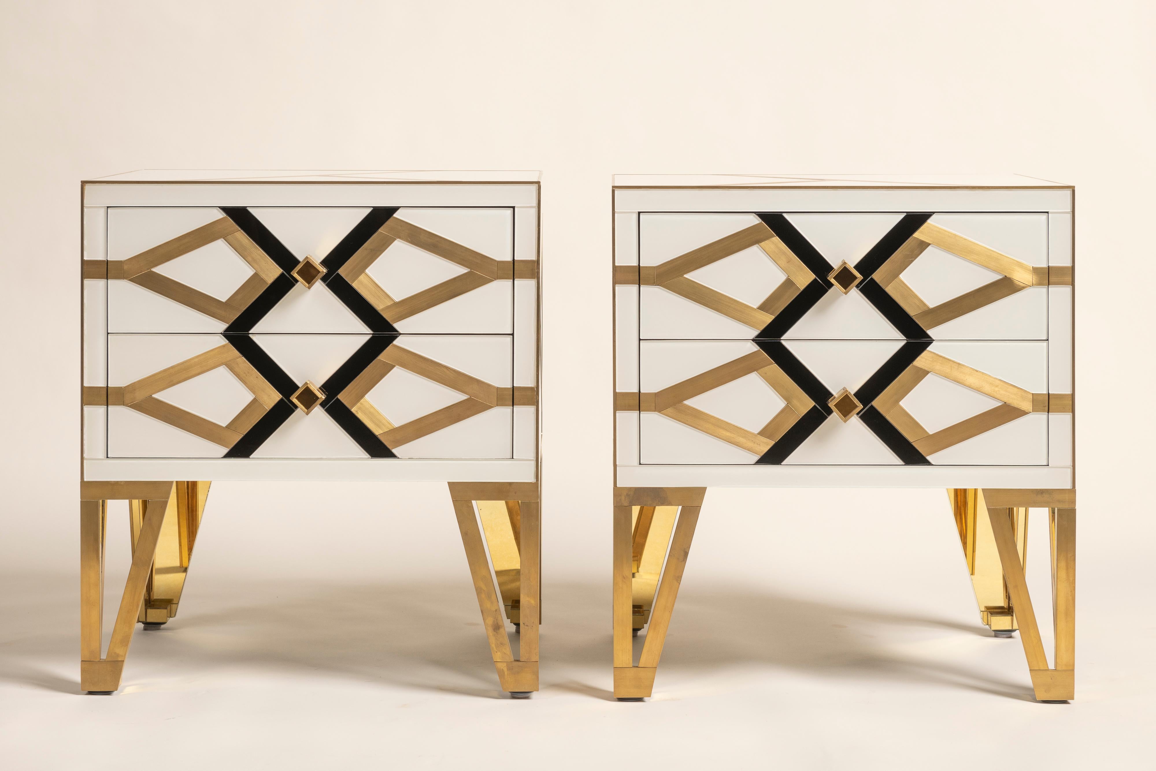 Modern Pair Bespoke Cosulich Creation Gold Brass Black & White Nightstands/Side Tables For Sale