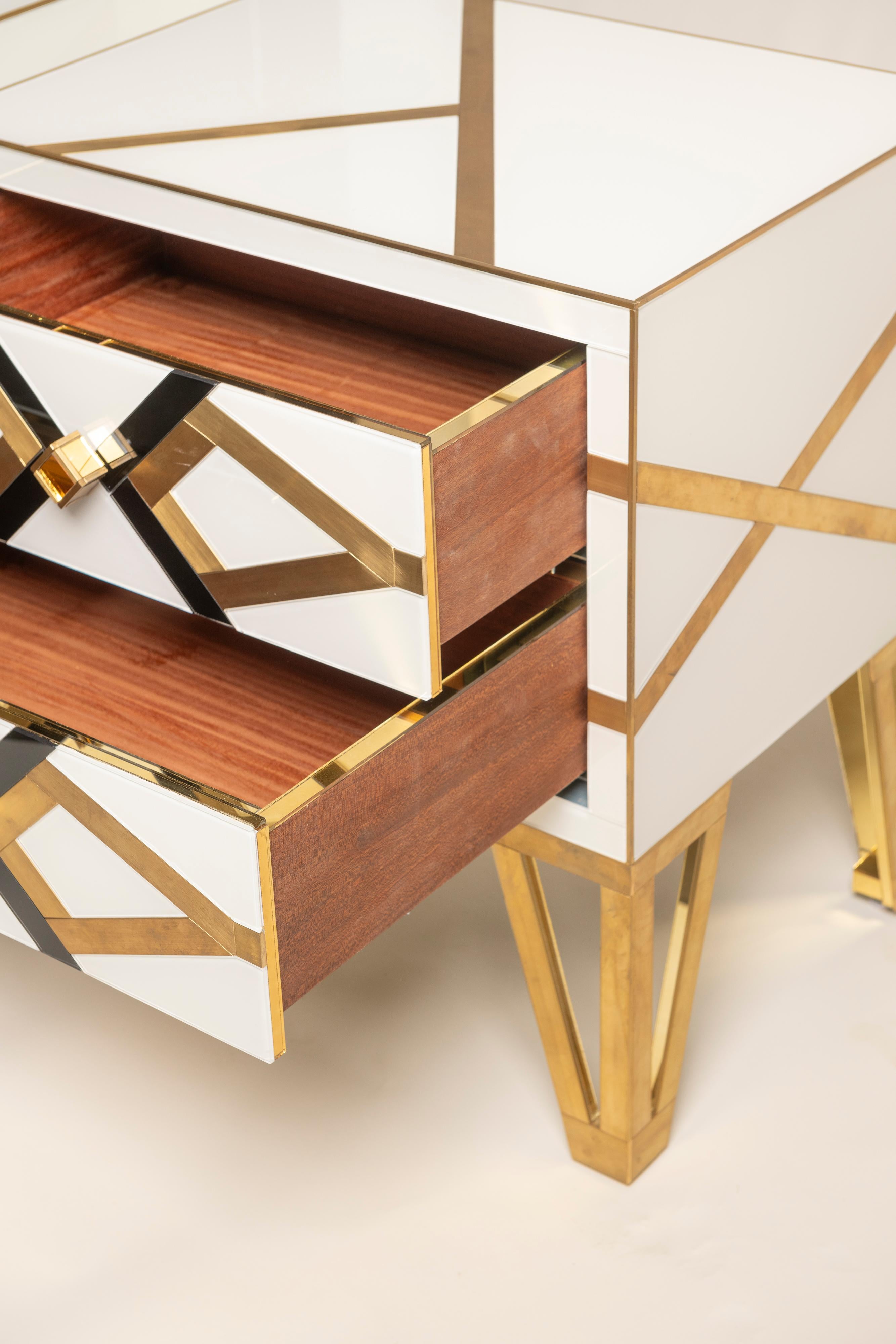 Pair Bespoke Cosulich Creation Gold Brass Black & White Nightstands/Side Tables In Good Condition For Sale In San Francisco, CA