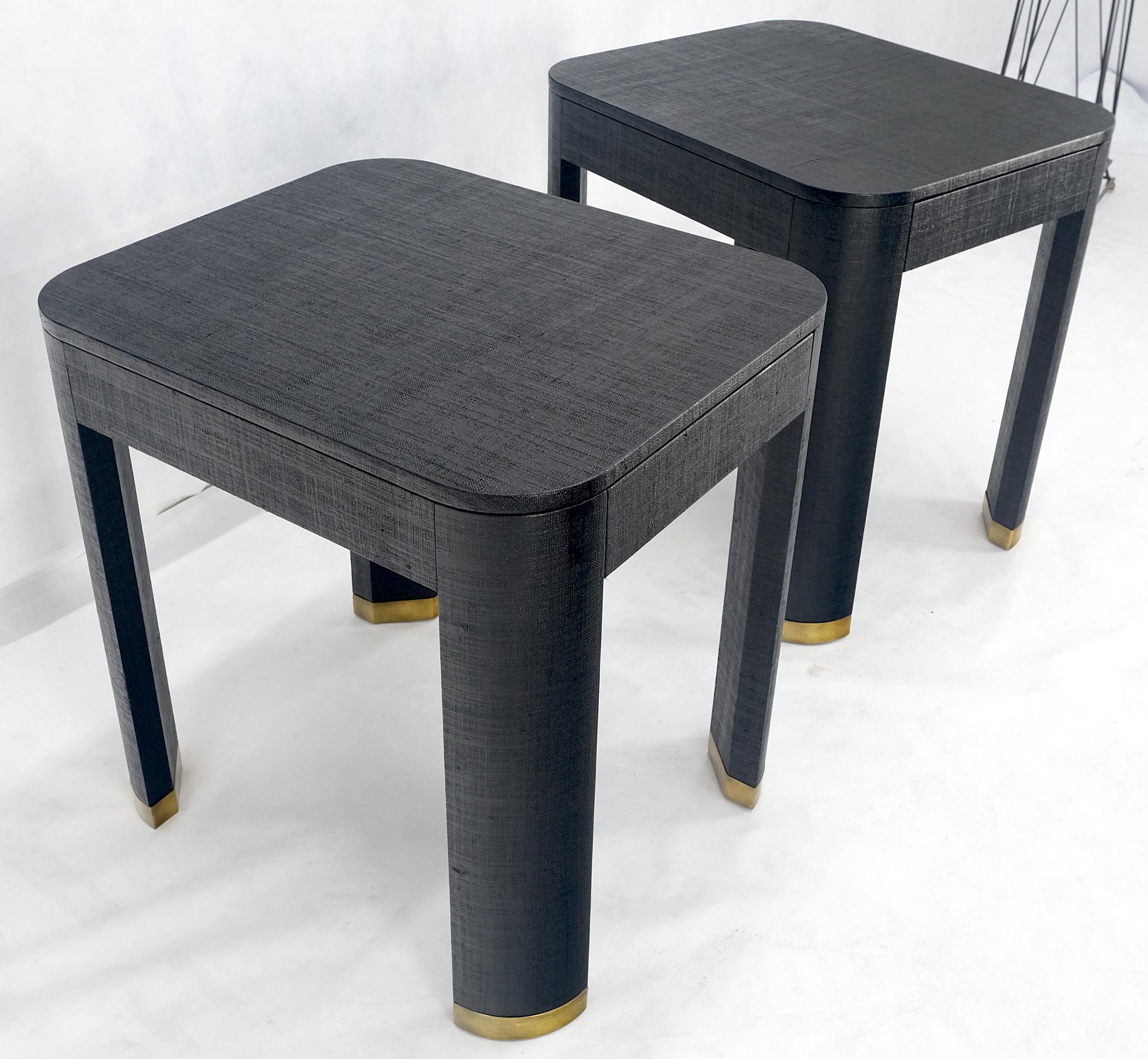 Paire de tables de chevet à un tiroir en laque noire enveloppée de tissu d'herbe MINT ! Bon état - En vente à Rockaway, NJ