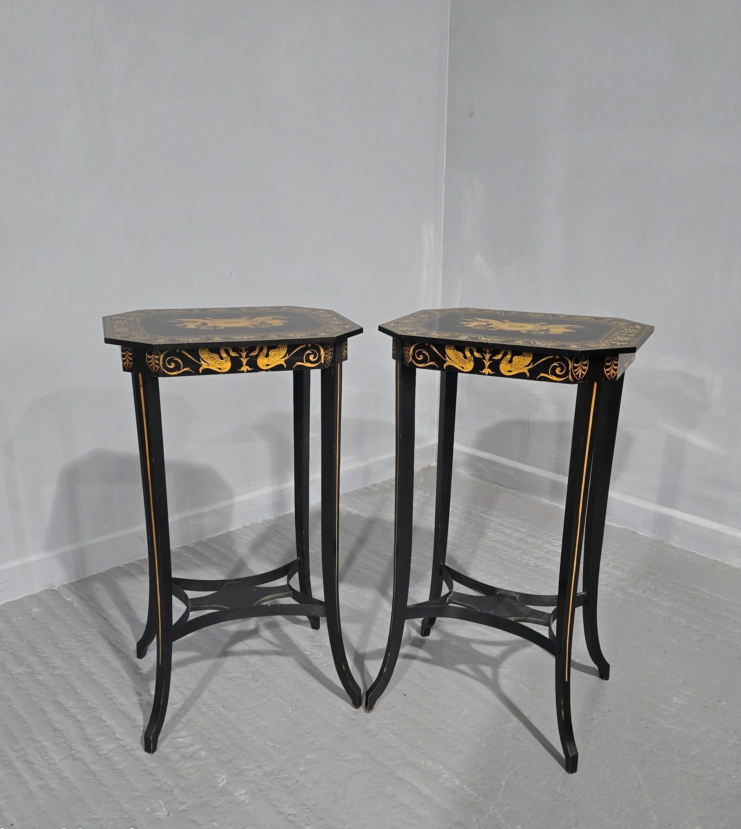 Very  nice pair black laquered and hand painted lamp tables, in overall very good condition.

30