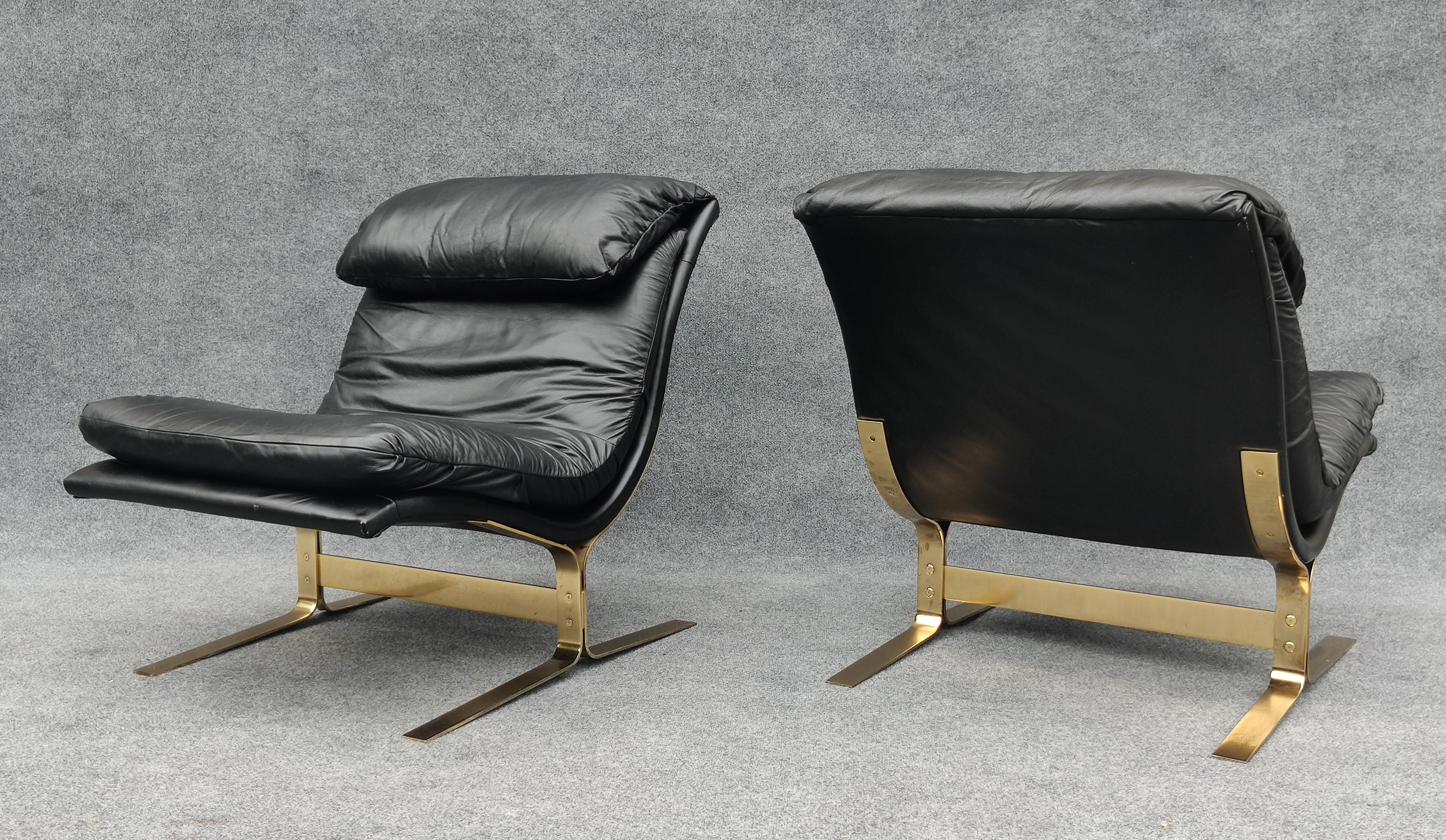 Pair Black Leather & Brass Plated Steel Lounge Chairs Style of Saporiti by Lane For Sale 2