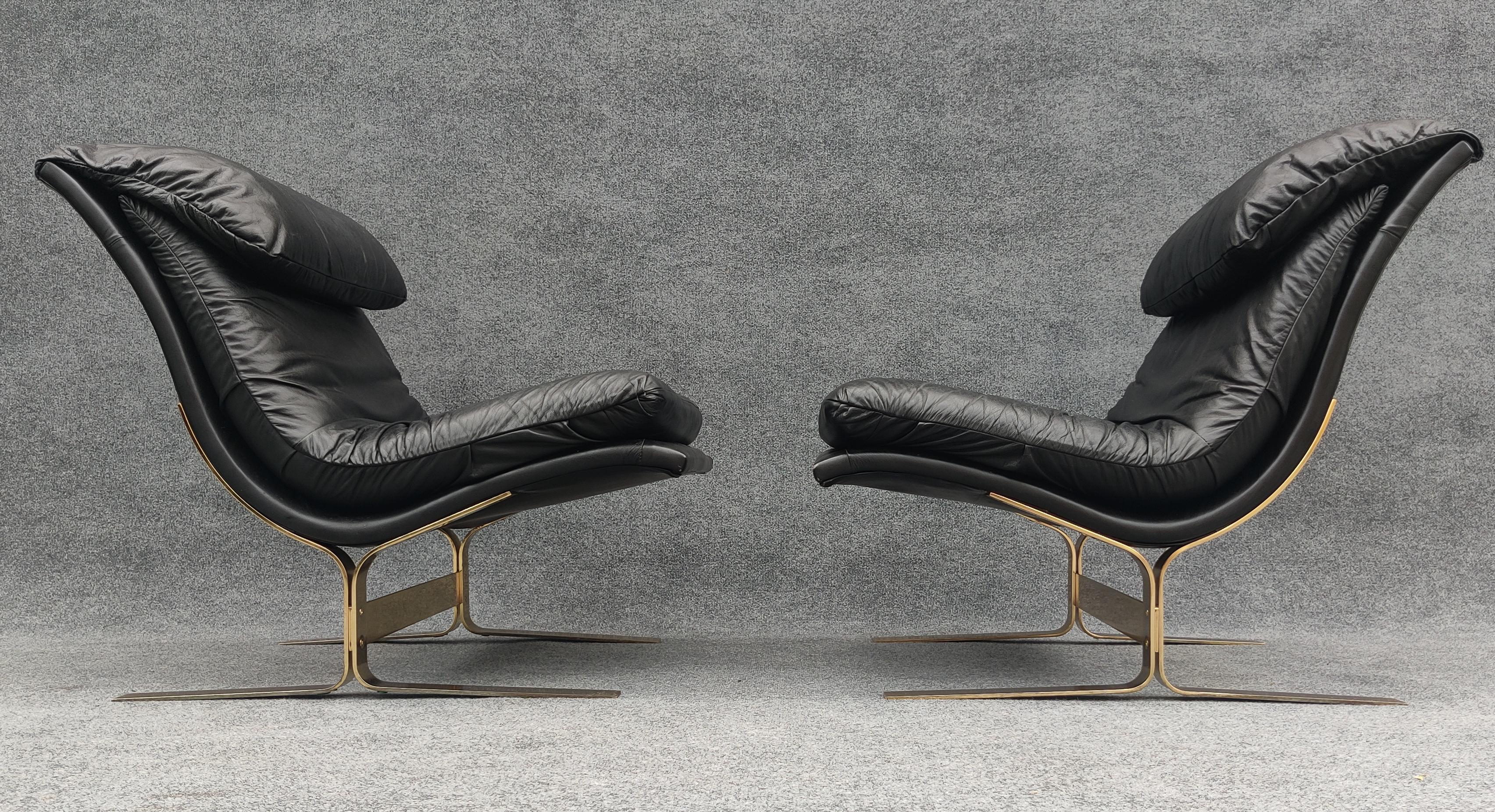 Mid-Century Modern Pair Black Leather & Brass Plated Steel Lounge Chairs Style of Saporiti by Lane For Sale