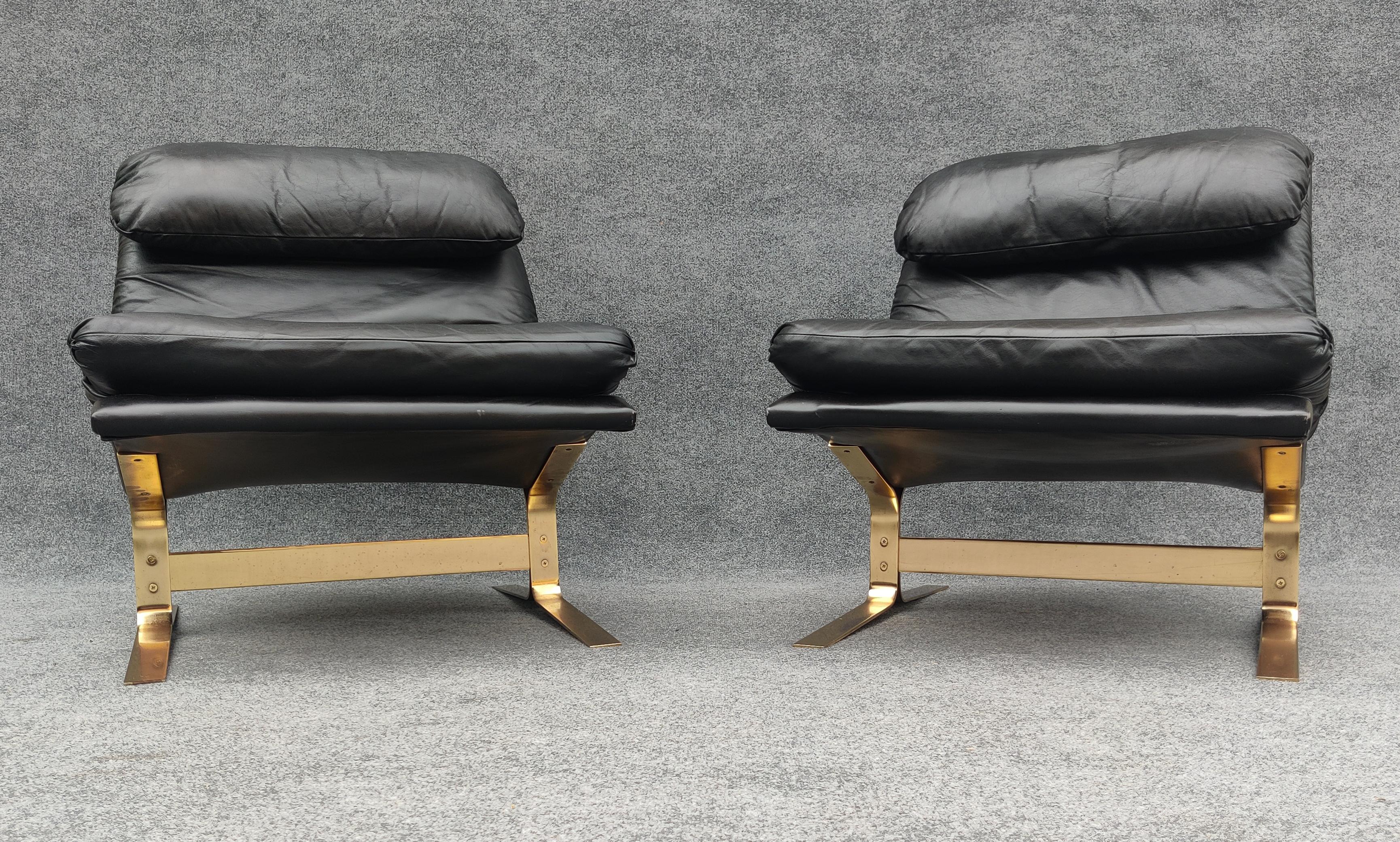 Late 20th Century Pair Black Leather & Brass Plated Steel Lounge Chairs Style of Saporiti by Lane For Sale