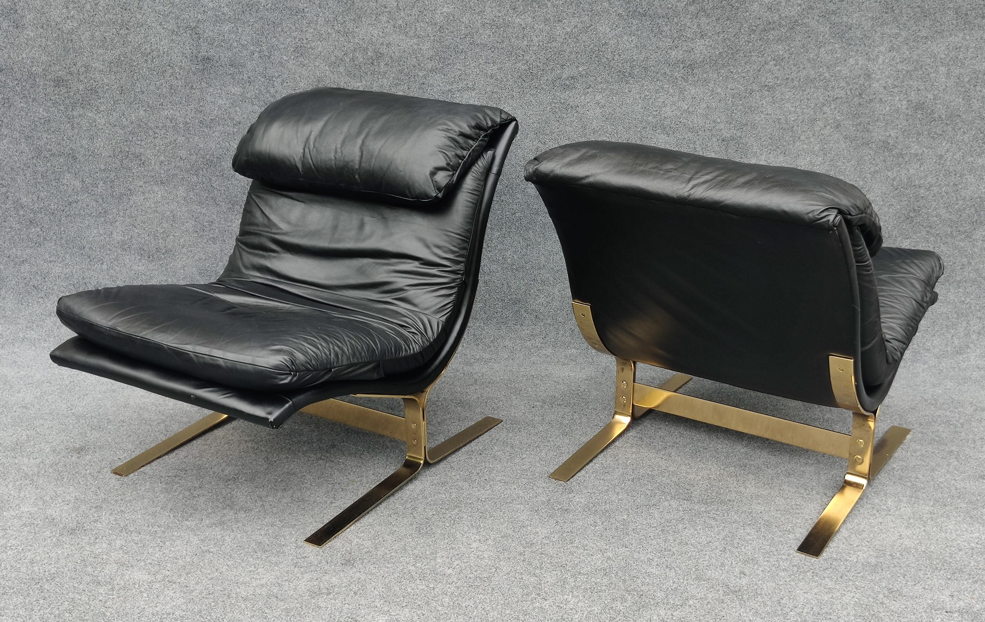 Pair Black Leather & Brass Plated Steel Lounge Chairs Style of Saporiti by Lane For Sale 1