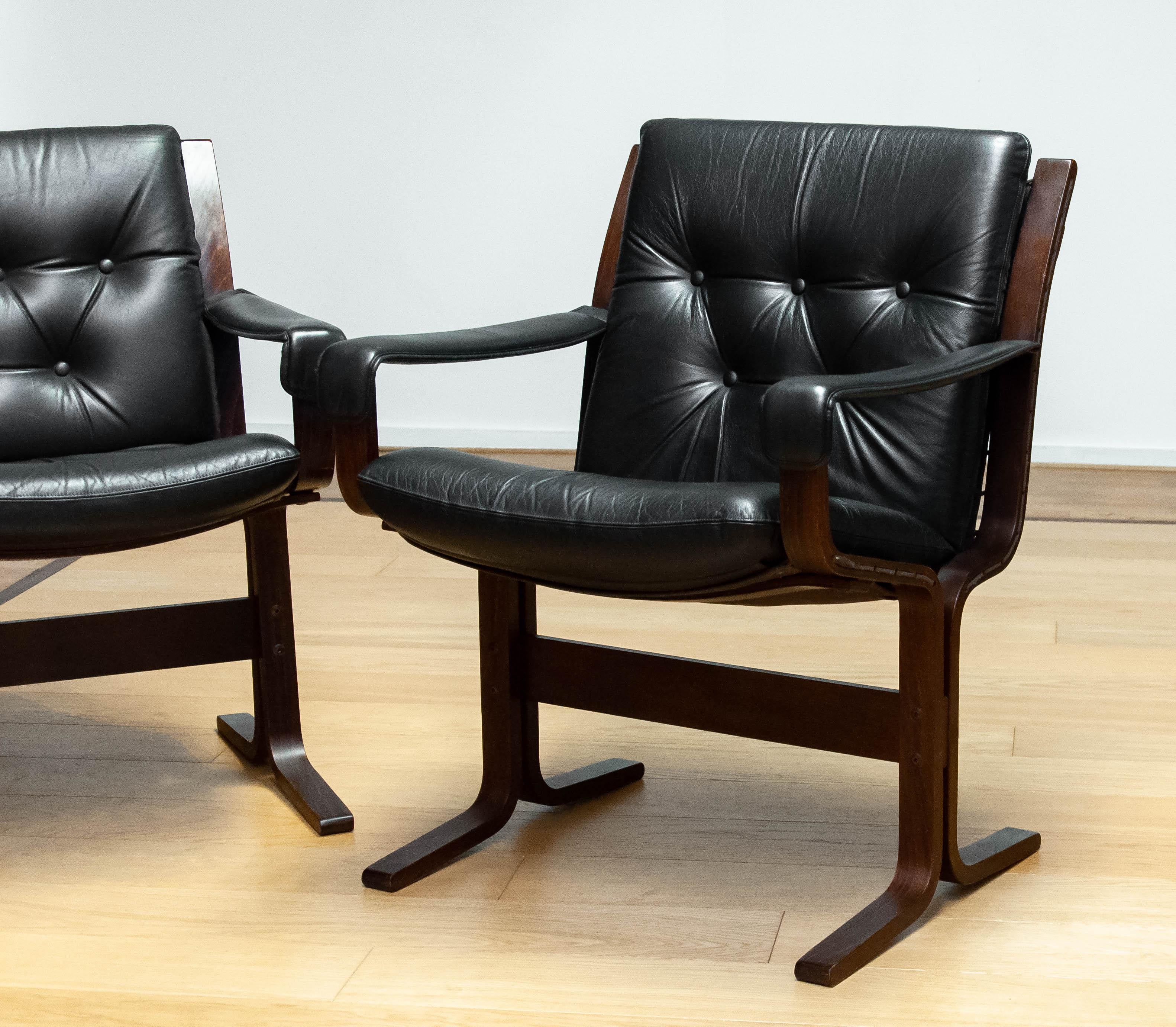 Scandinavian Modern Pair Black Leather Padded Model 'Siesta' Dining Office Chairs By Ingmar Relling For Sale