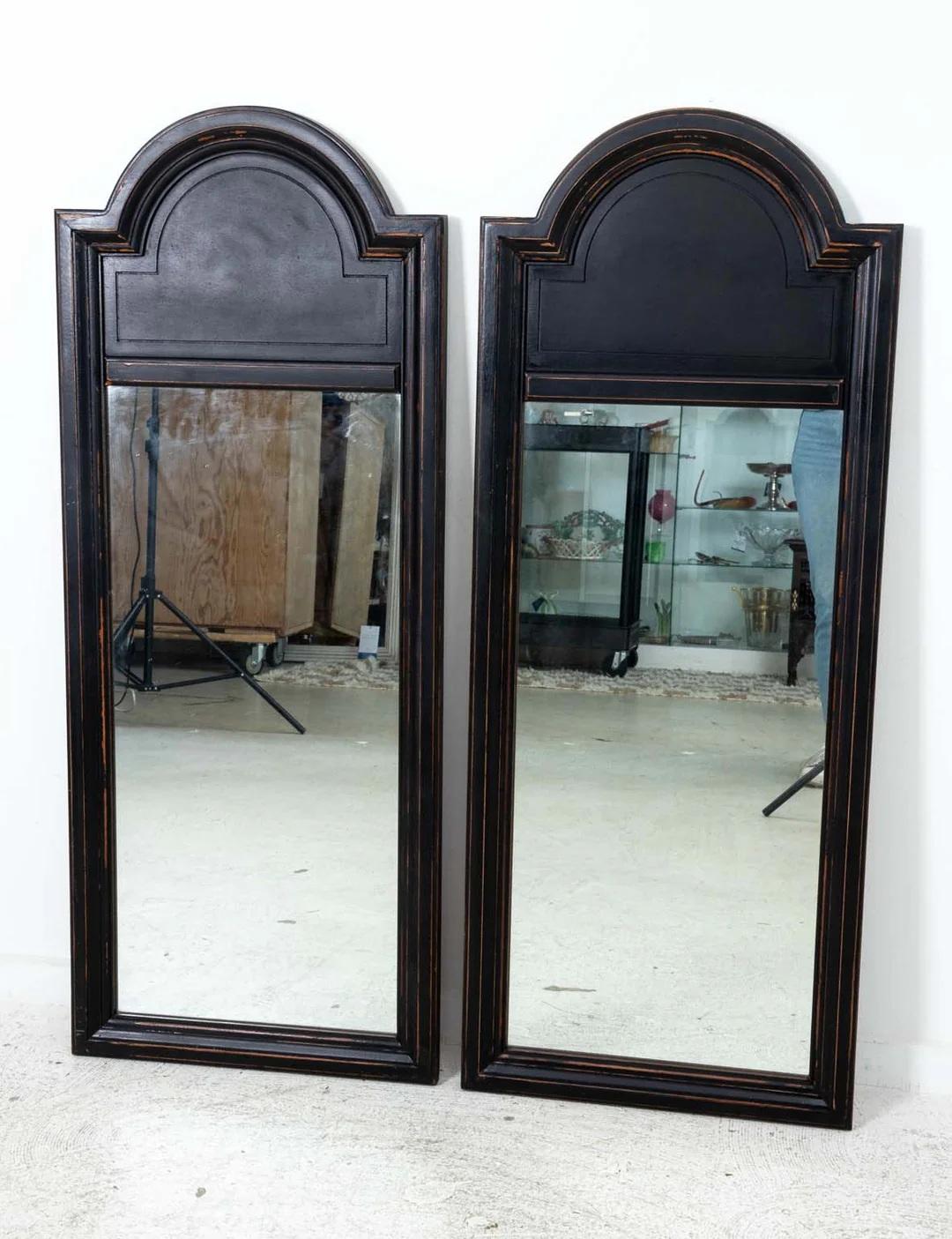 Miroir Paire de miroirs noirs du milieu du siècle en vente