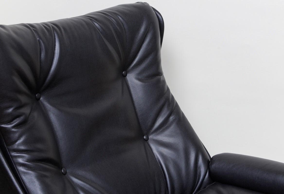 Mid-20th Century Pair Black Orchidee Lounge Chairs by Michel Cadestin for Airborne France For Sale