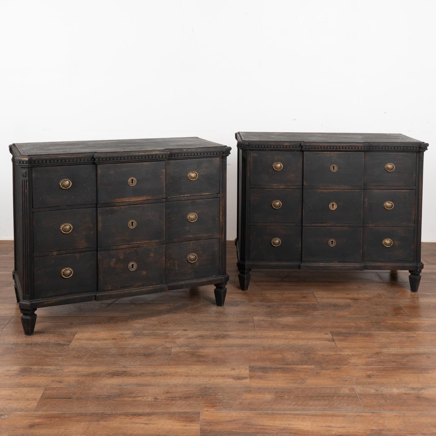 A pair of Gustavian pine chest of drawers with canted fluted side posts with upper carved floral medallion, dentil molding, all raised on four tapered fluted feet.
The newer, professionally applied layered black painted finish is all perfectly