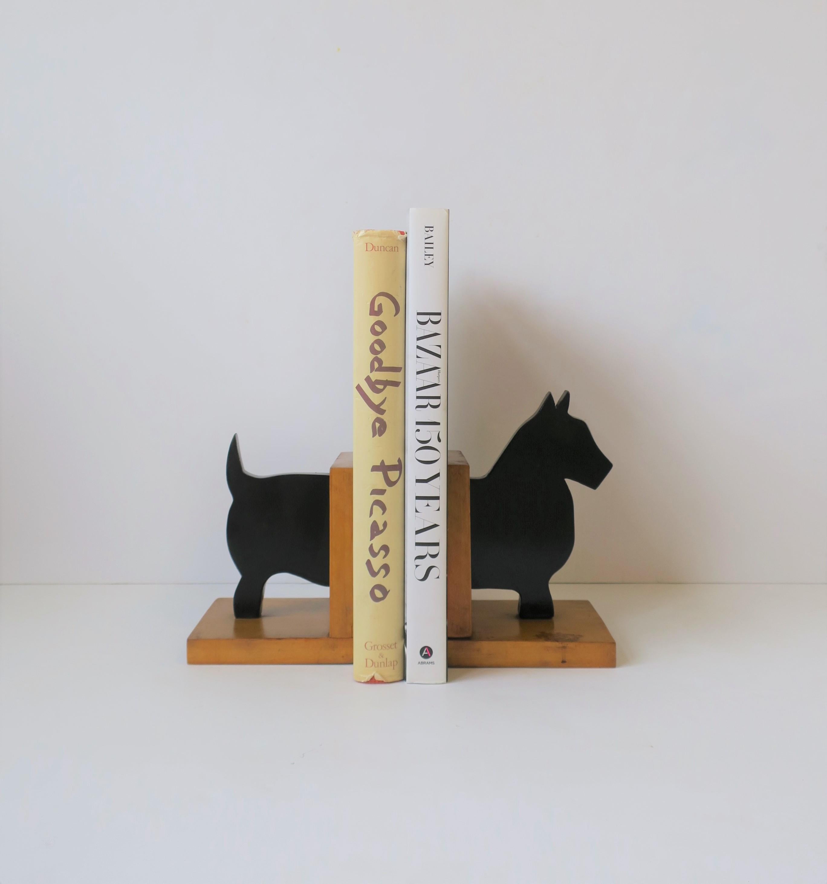 Folk Art Pair of Black Scottish 'Scottie' Terrier Dog Bookends