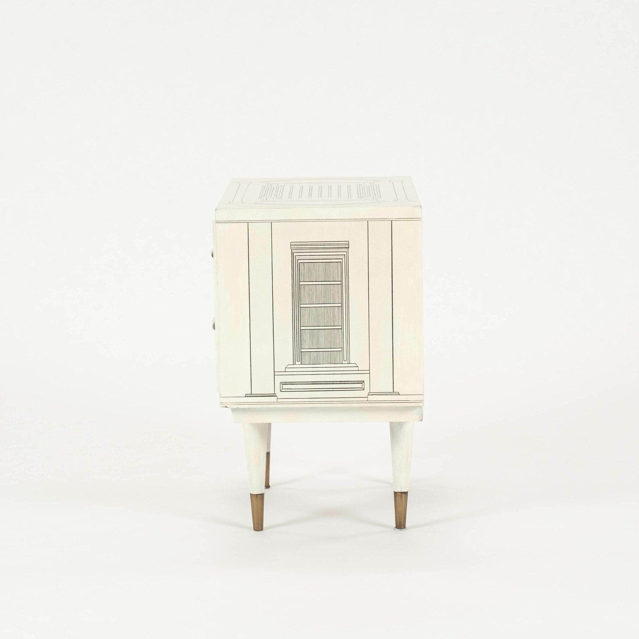 Pareja de Mesillas de Noche de Arquitectura Surrealistas Italianas de 1960 en Blanco y Negro en venta 8