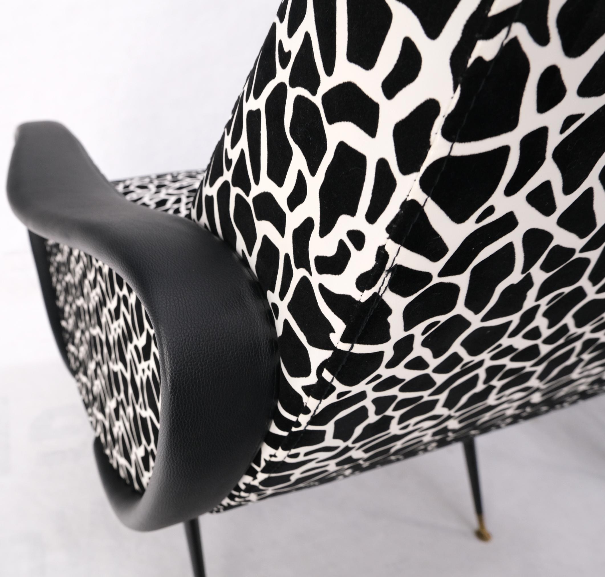 Paar Schwarz-Weiß-Muster Stoff Italienisch Mid Century Modern Lounge Stühle MINT.