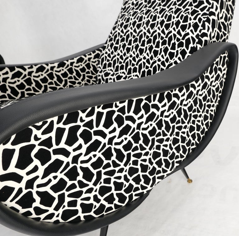 20th Century Pair Black & White Pattern Fabric Italian Mid Century Modern Lounge Chairs Mint For Sale