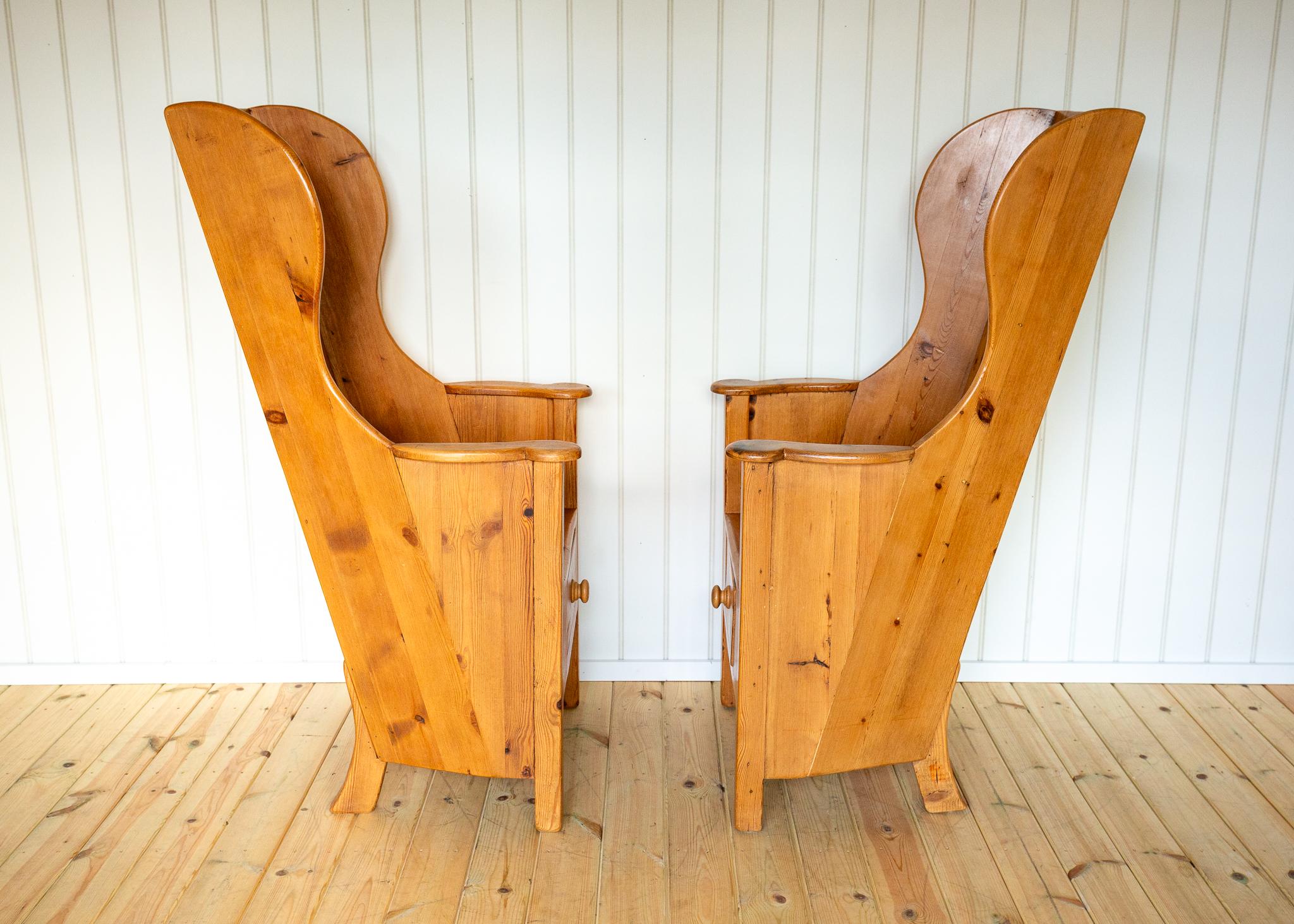 Coppia di sedie bionde Lambing Poltrone rustiche da fattoria Wingback Fireside Vintage in vendita 4