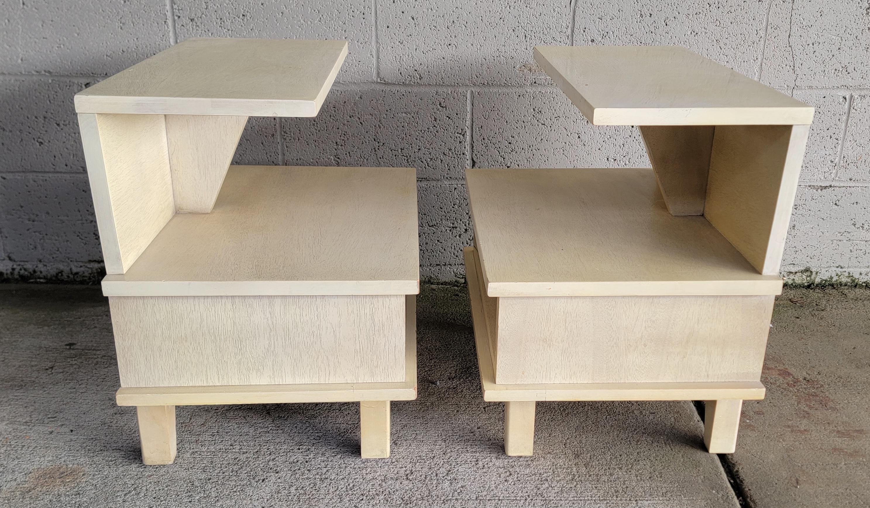 Pair Blonde / White Two Tier Nightstands by Dixie Furniture Co. 1950's In Good Condition In Fulton, CA