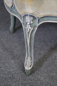 Coppia di sedie bergere blu e bianche Antique French Luigi XV con schienale a palloncino