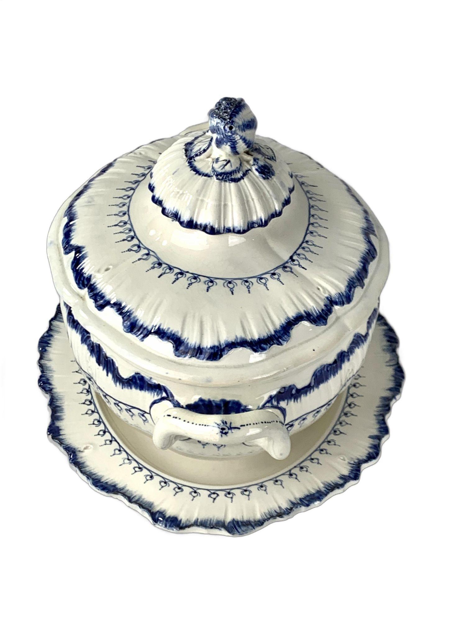 Hand-Painted Pair Blue and White Antique Wedgwood Soup Tureens Mared Pattern Circa 1840 For Sale