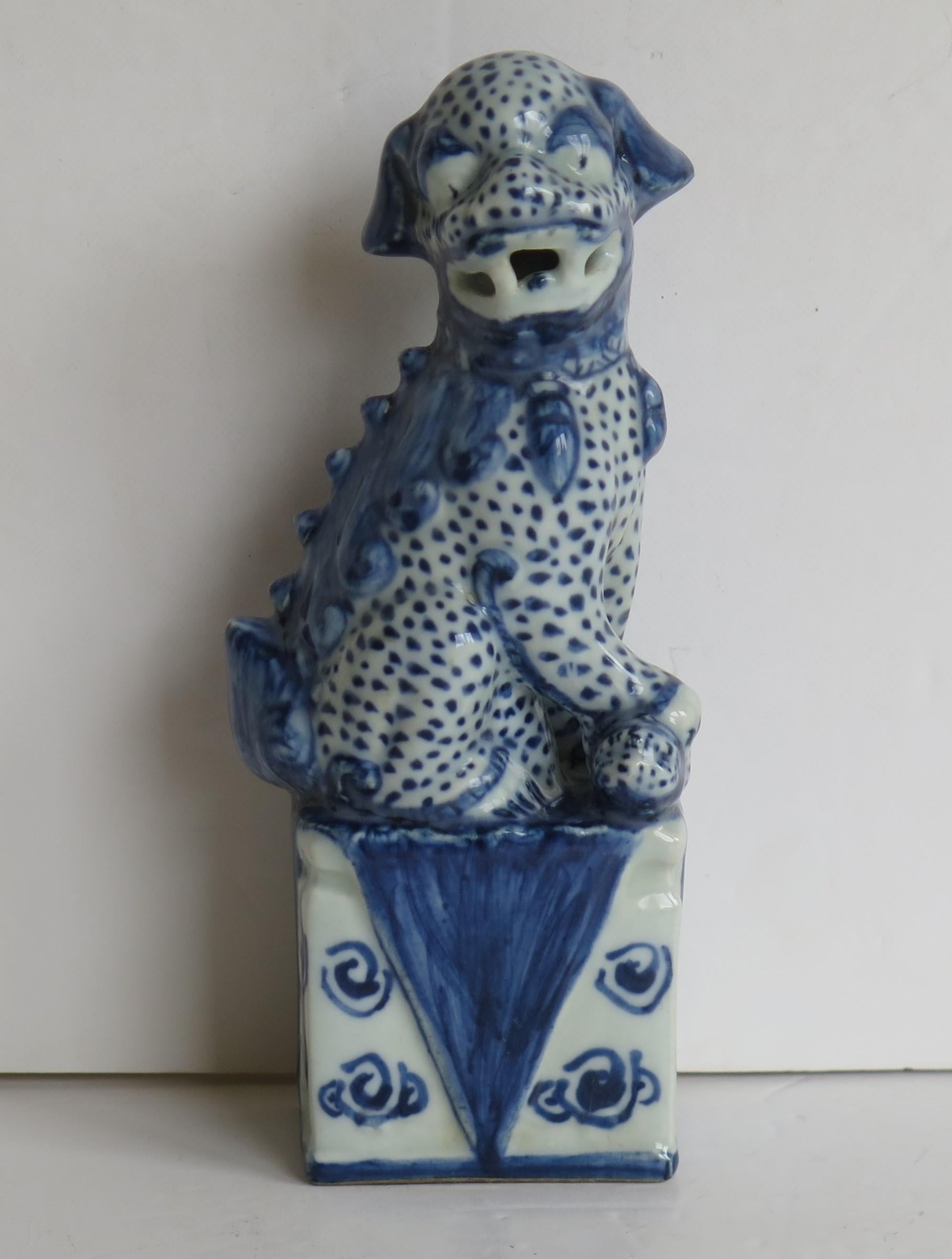 PAIR Chinese Export Foo Lion Dogs Porcelain Hand painted, circa 1920 6
