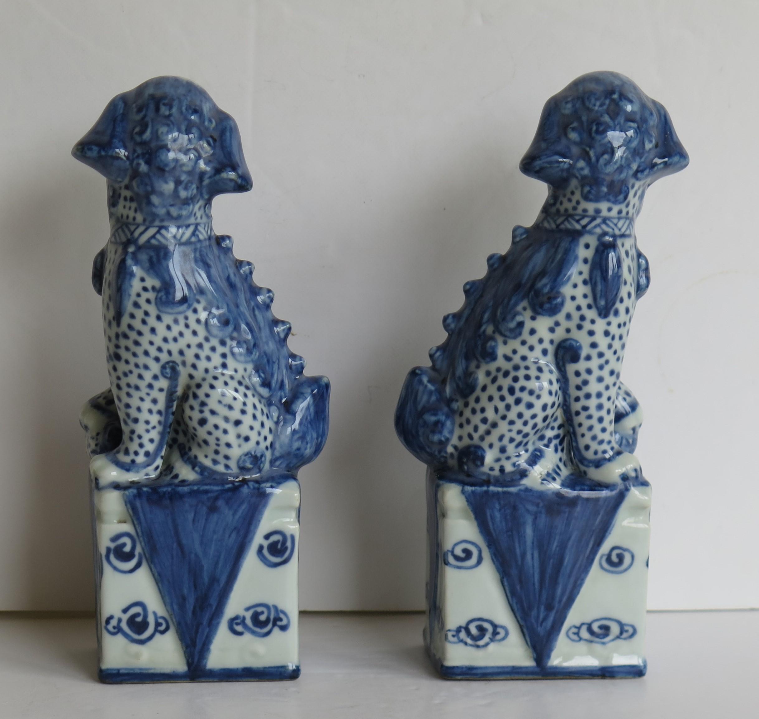 20th Century PAIR Chinese Export Foo Lion Dogs Porcelain Hand painted, circa 1920