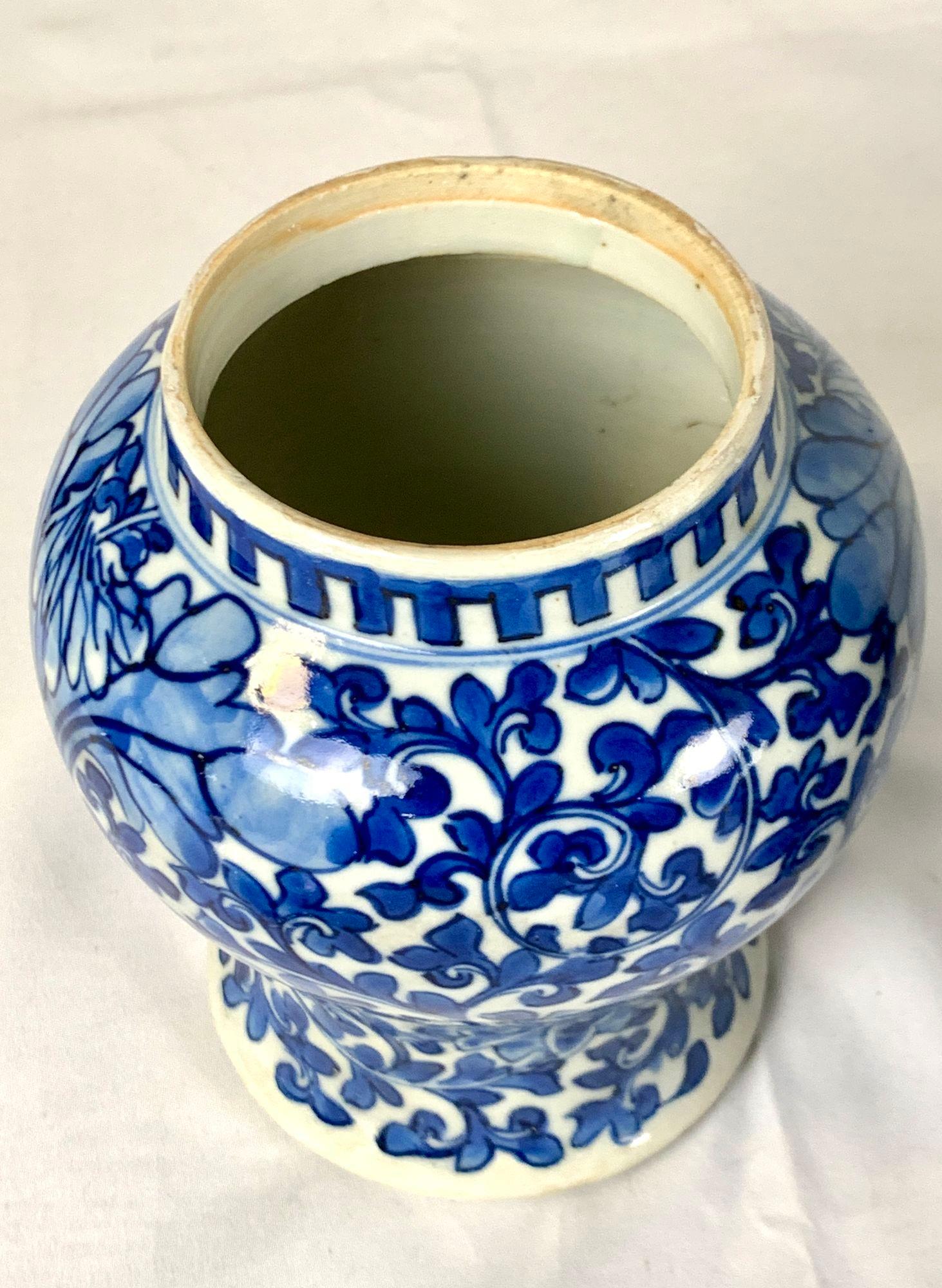 Paar blaue und weiße chinesische JARs Qing Dynasty CIRCA 1875 (Porzellan) im Angebot