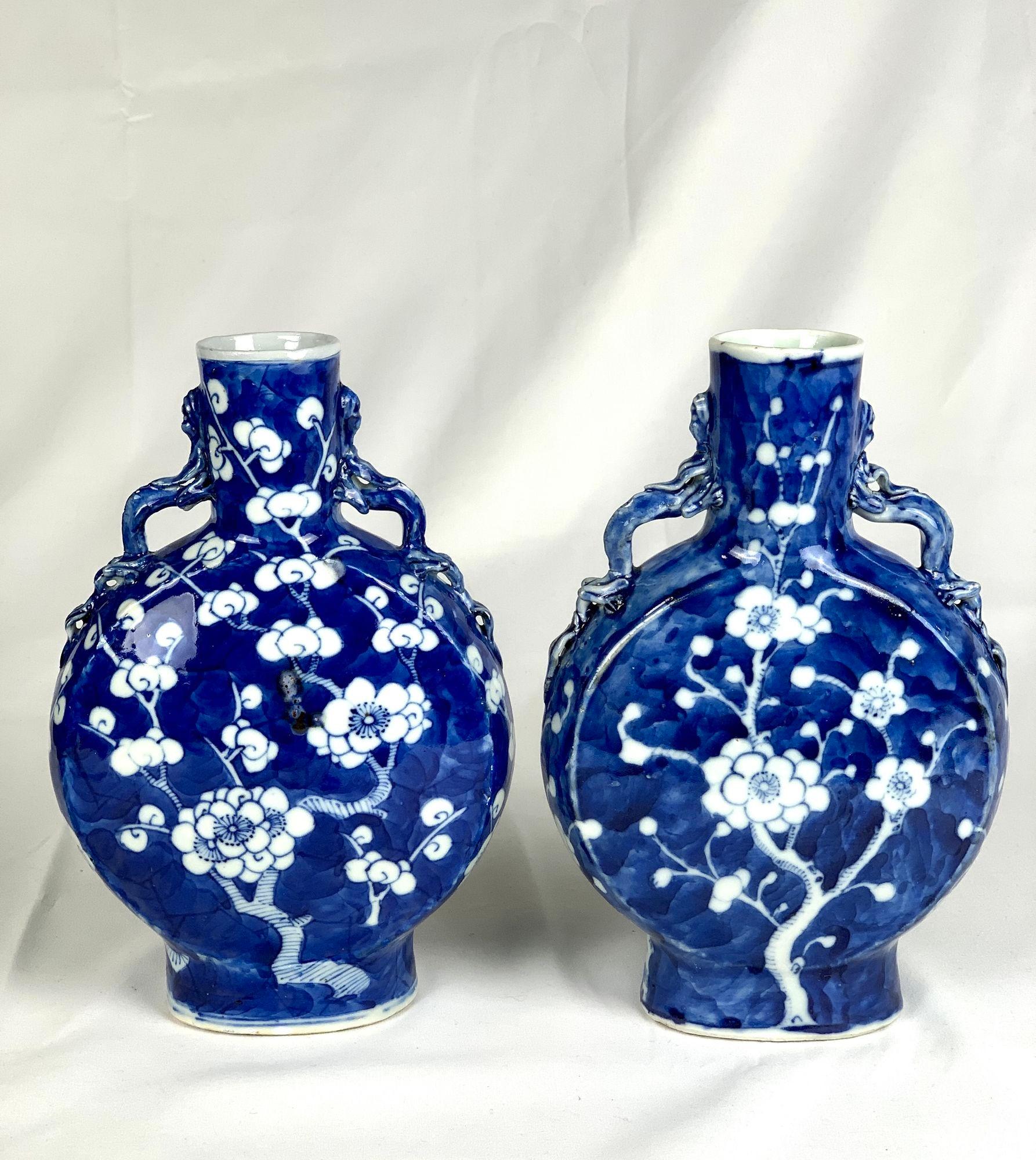 Pair Blue and White Chinese Porcelain Moon Flasks Qing Dynasty Circa 1880 In Excellent Condition In Katonah, NY
