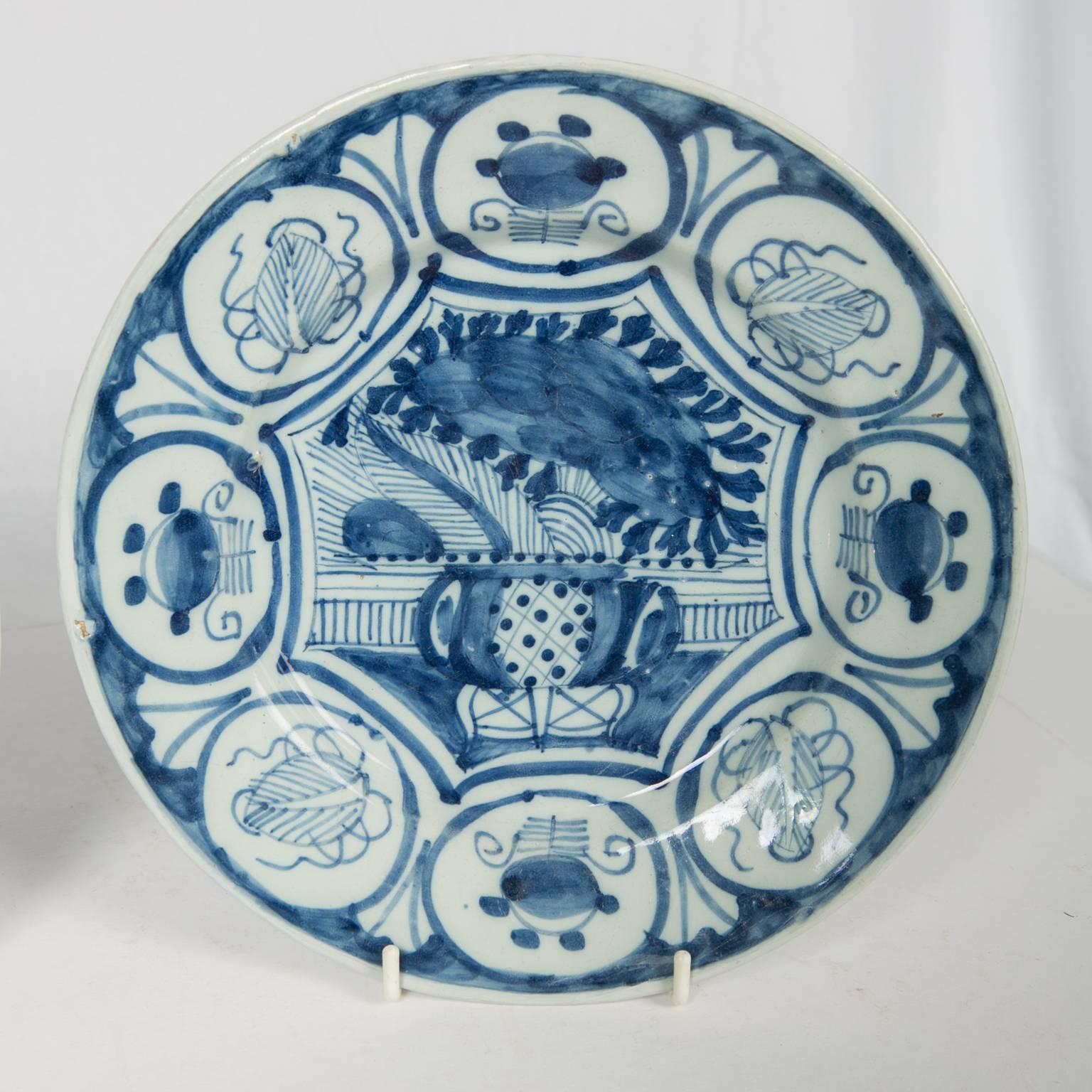  Blaues und weißes Delft-Geschirr Antikes Paar aus der Zeit um 1770 (Chinoiserie) im Angebot