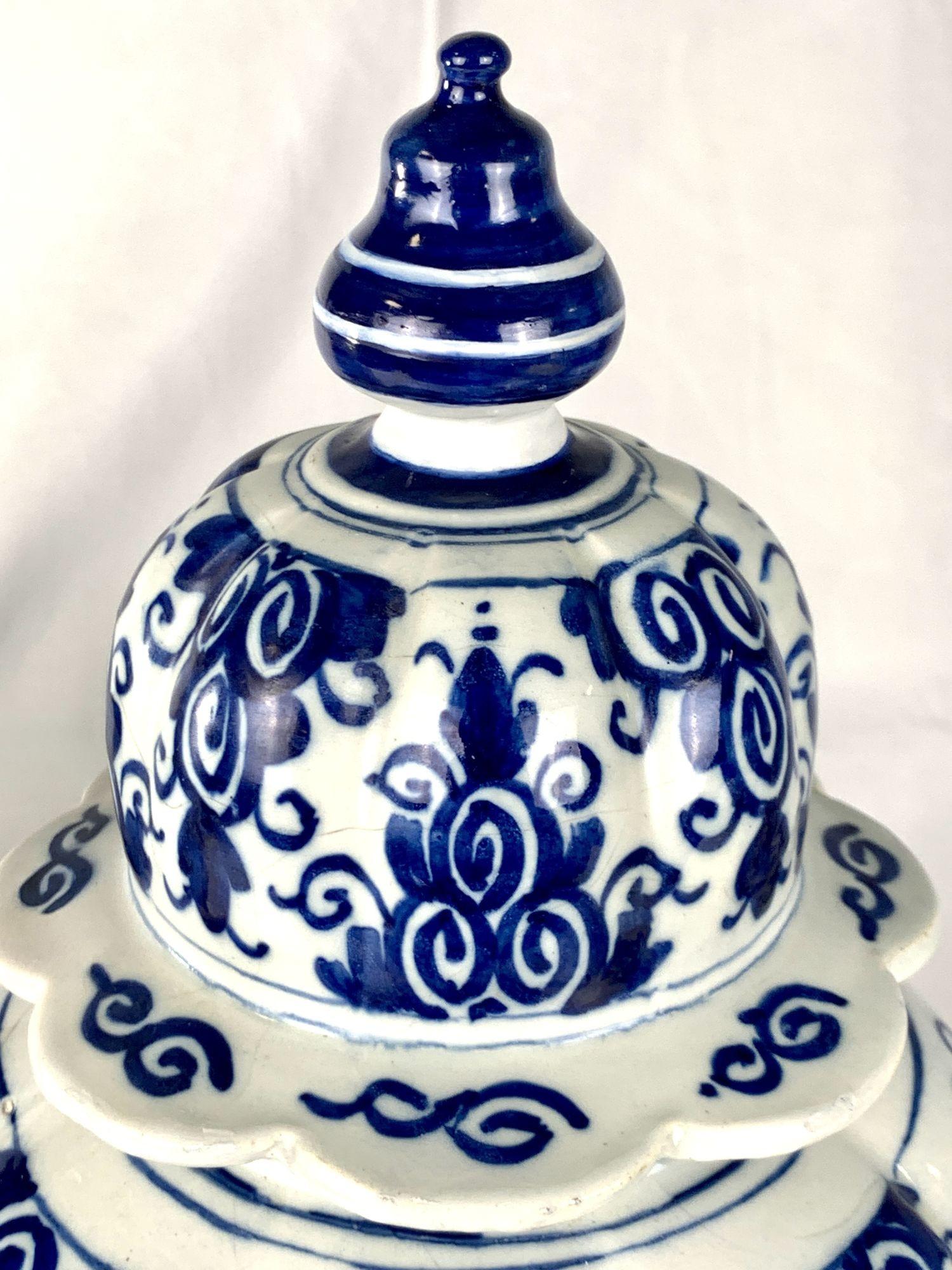 Pair Blue and White Delft Jars Hand-Painted 18th Century Netherlands circa 1780 In Good Condition In Katonah, NY